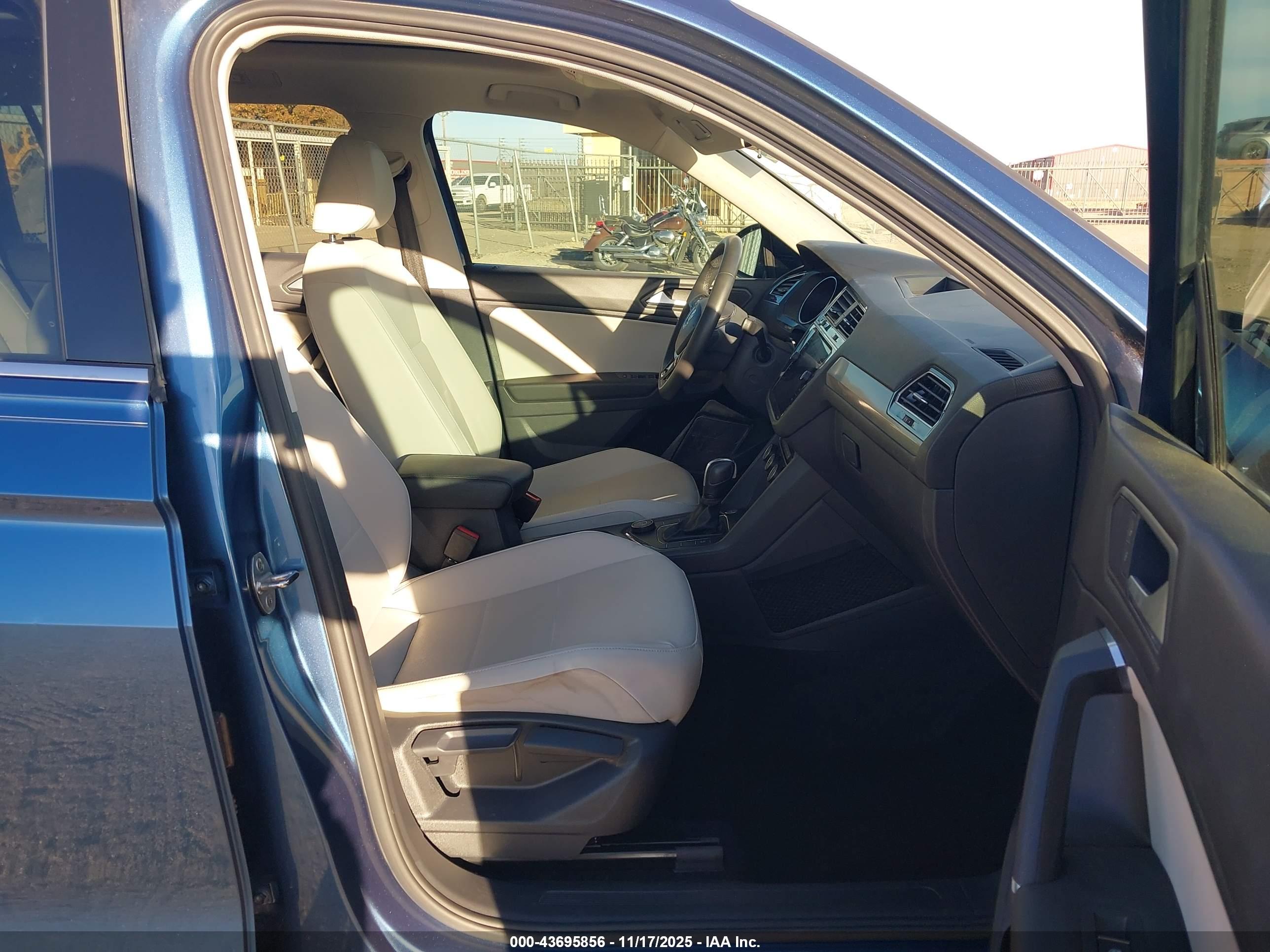 VOLKSWAGEN TIGUAN image 5