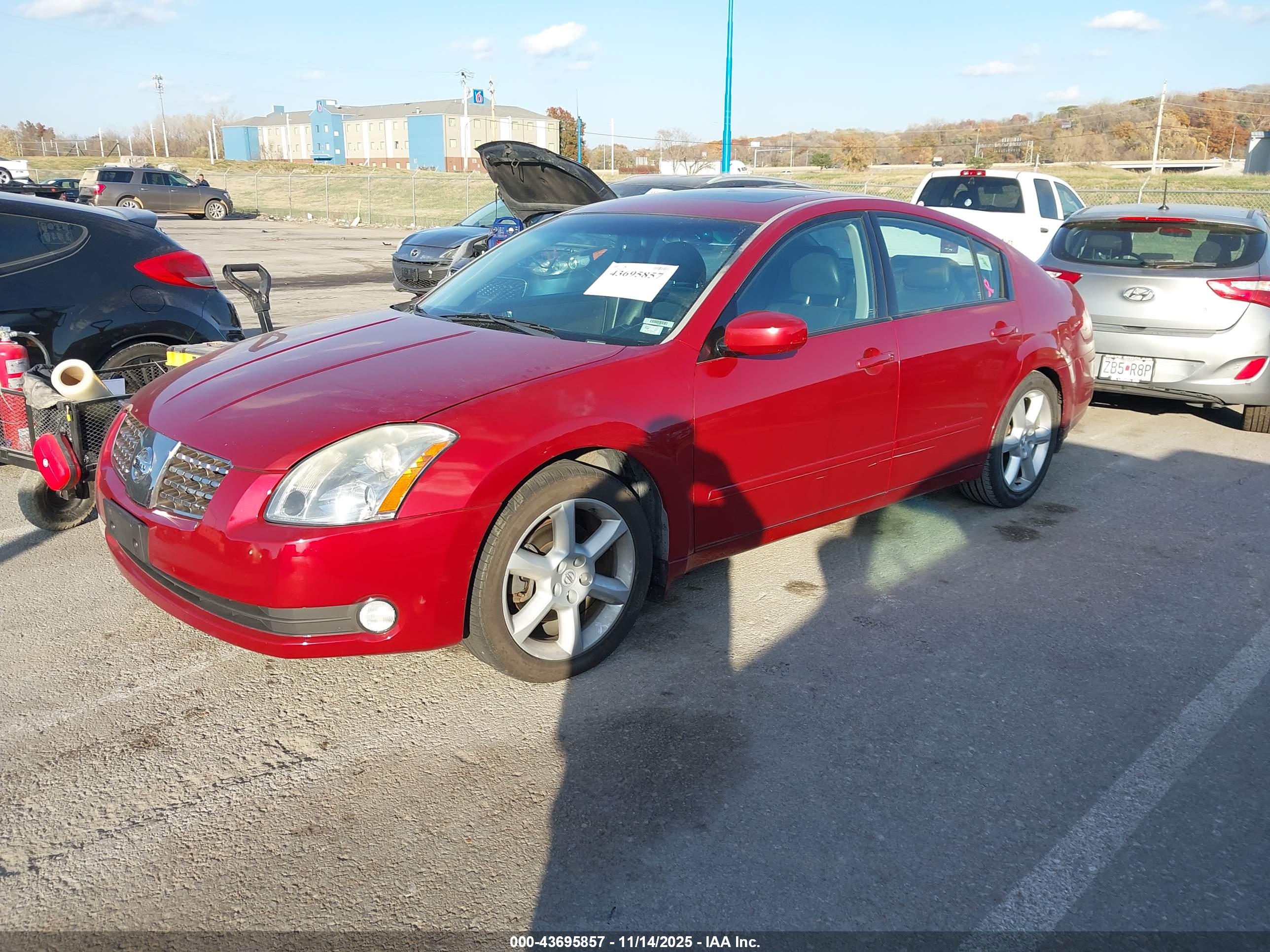 NISSAN MAXIMA image 2