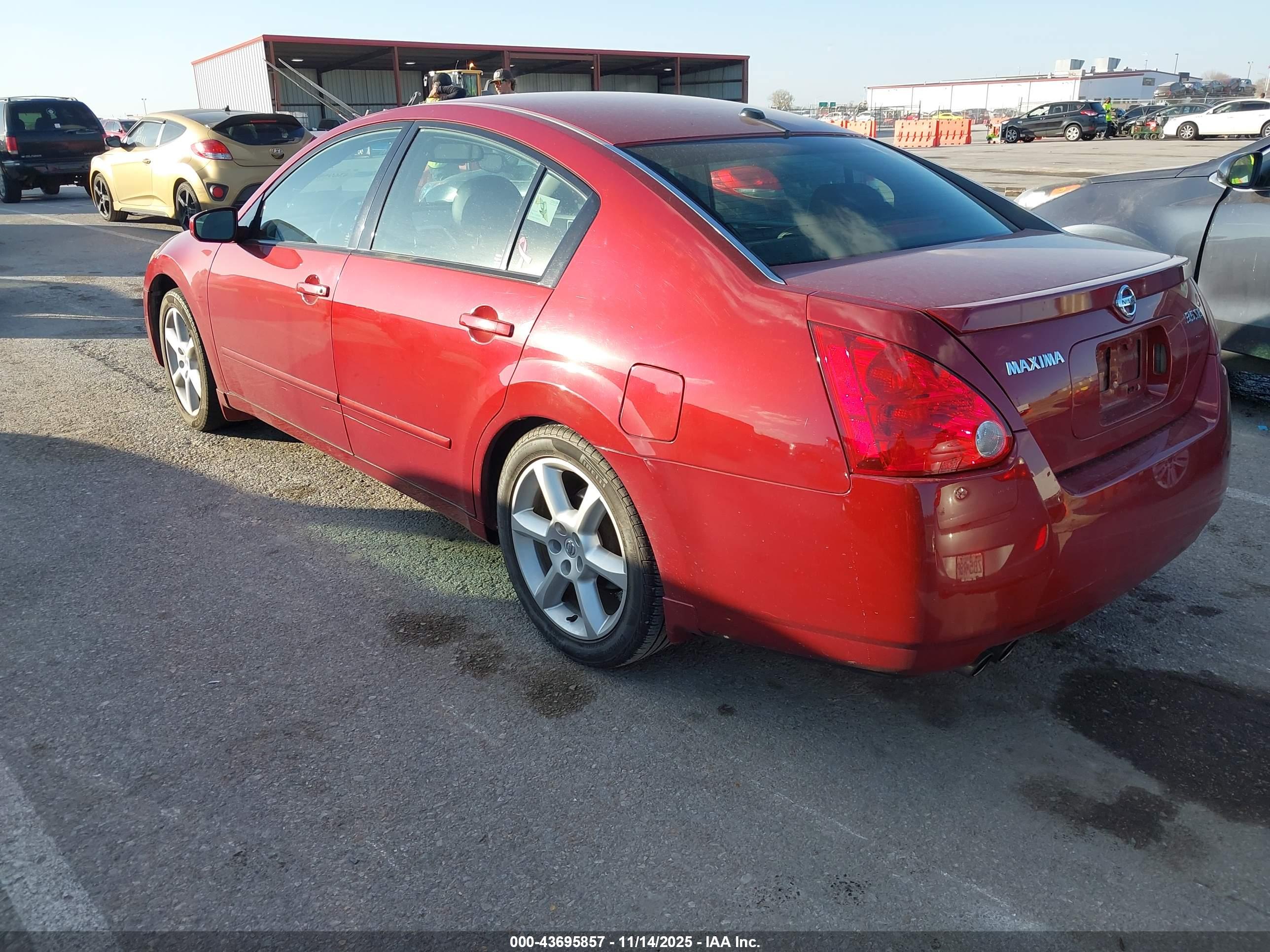 NISSAN MAXIMA image 3