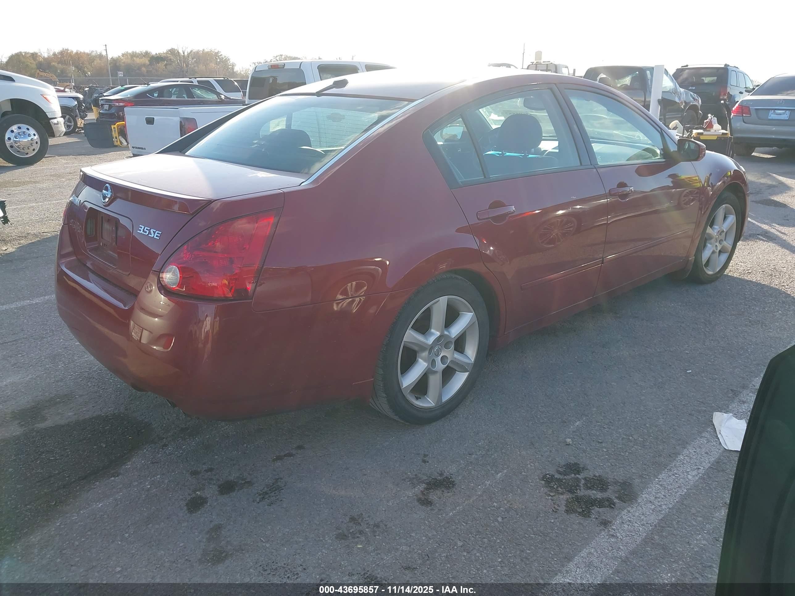 NISSAN MAXIMA image 4