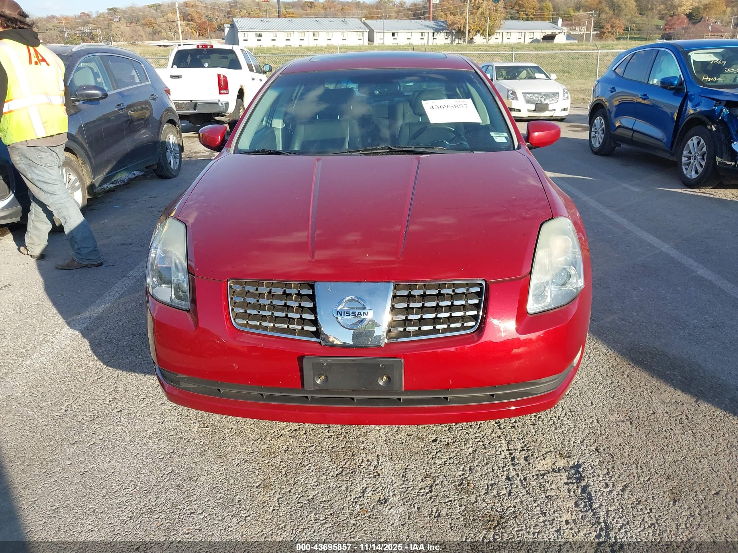 NISSAN MAXIMA image 6