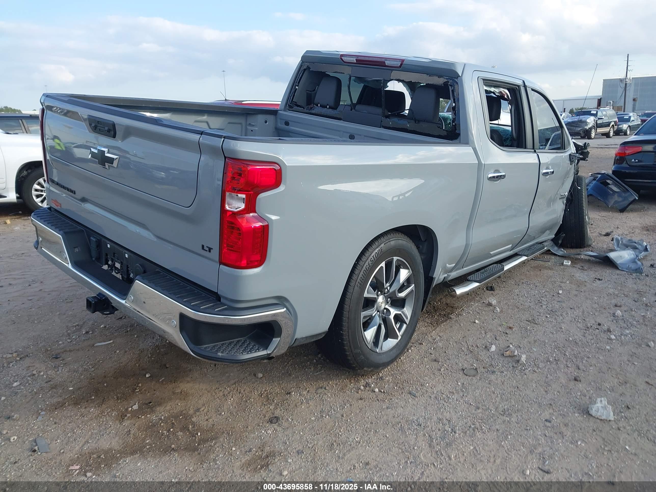 CHEVROLET SILVERADO image 4