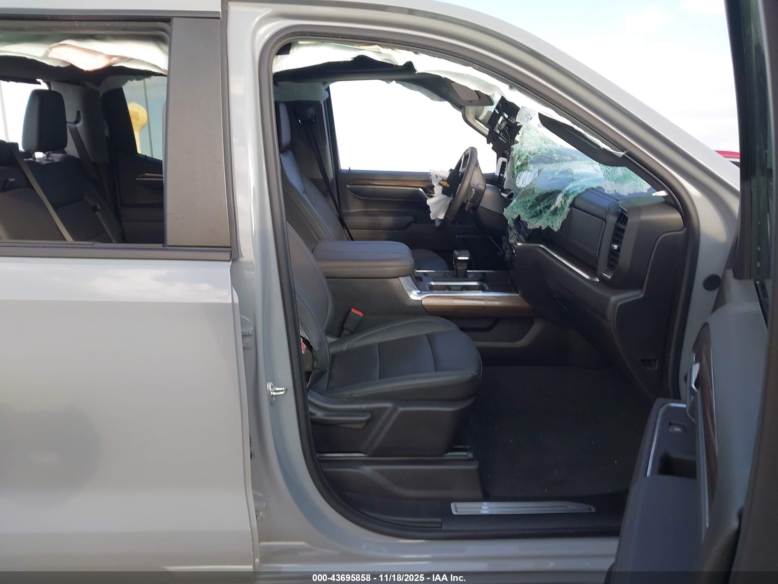 CHEVROLET SILVERADO image 5