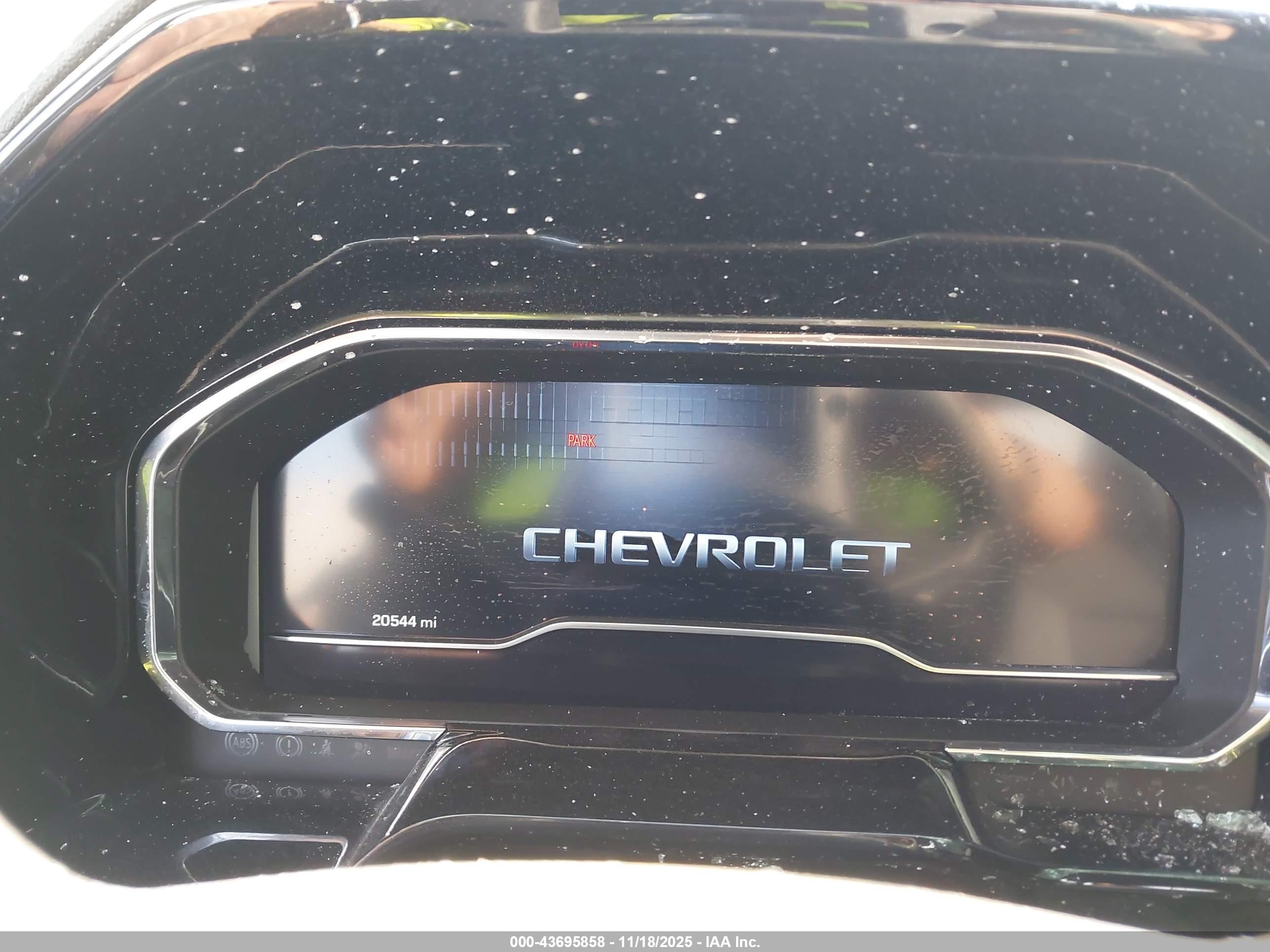 CHEVROLET SILVERADO image 7