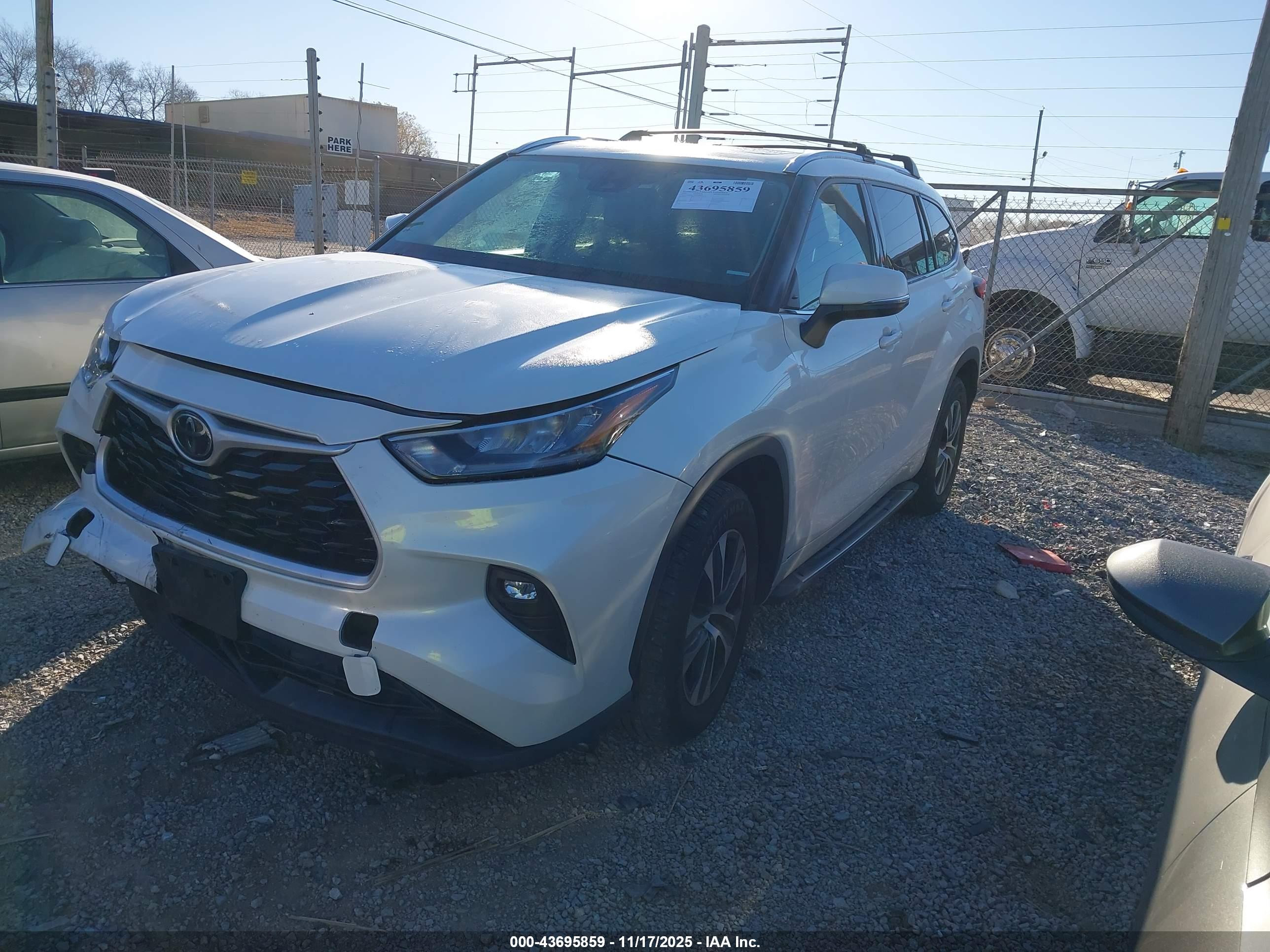 TOYOTA HIGHLANDER image 2