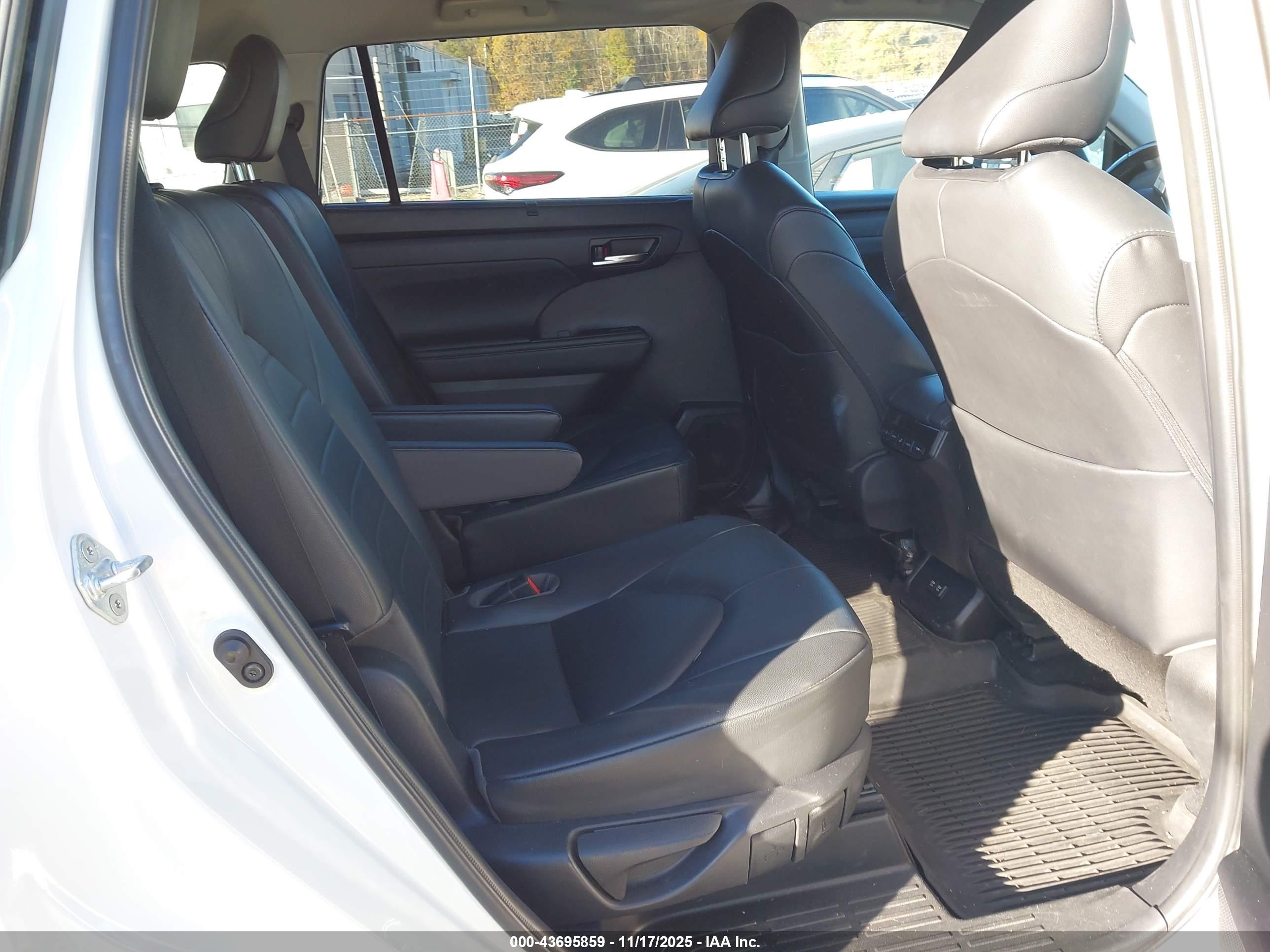 TOYOTA HIGHLANDER image 8