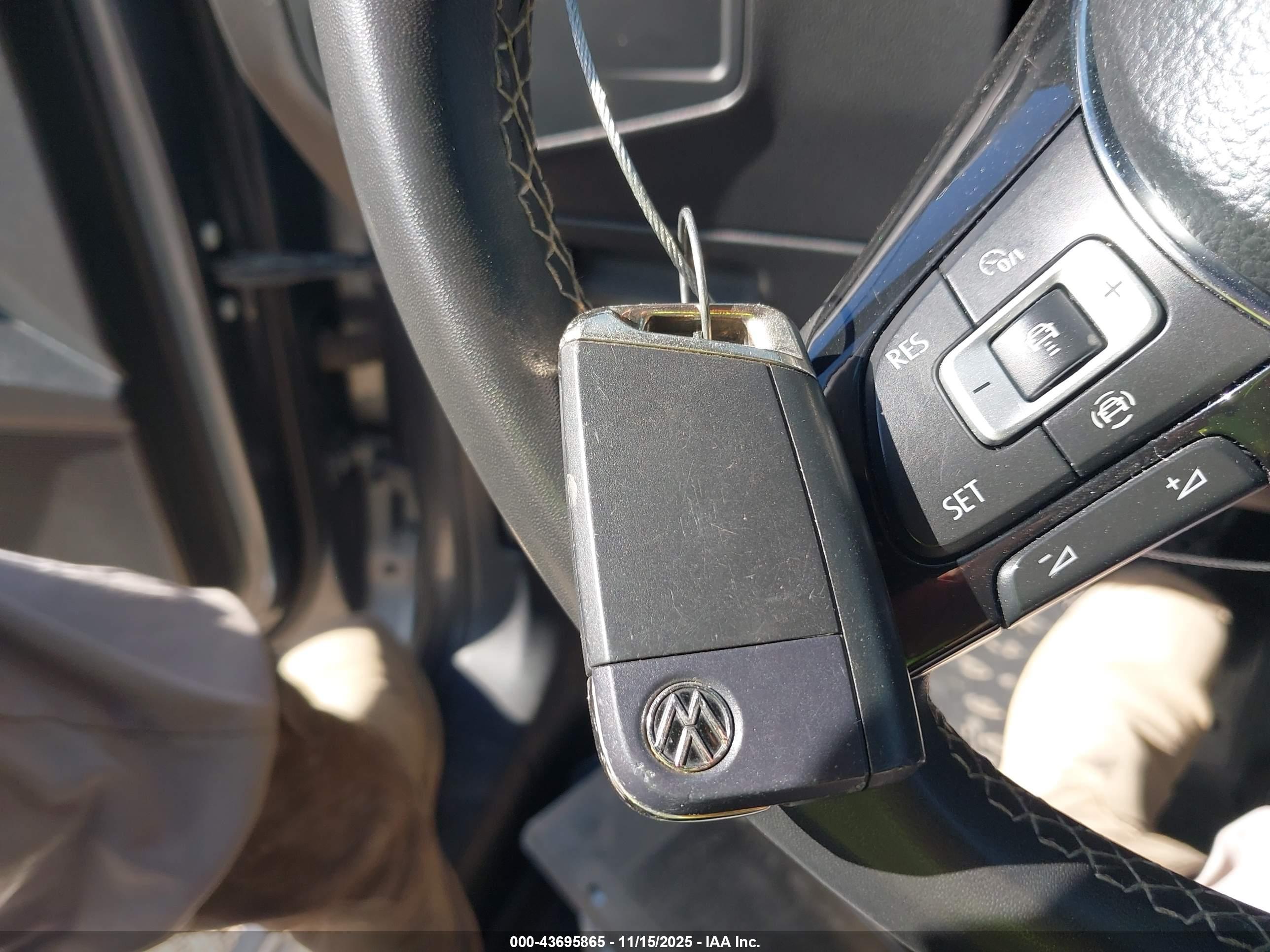 VOLKSWAGEN TIGUAN image 11
