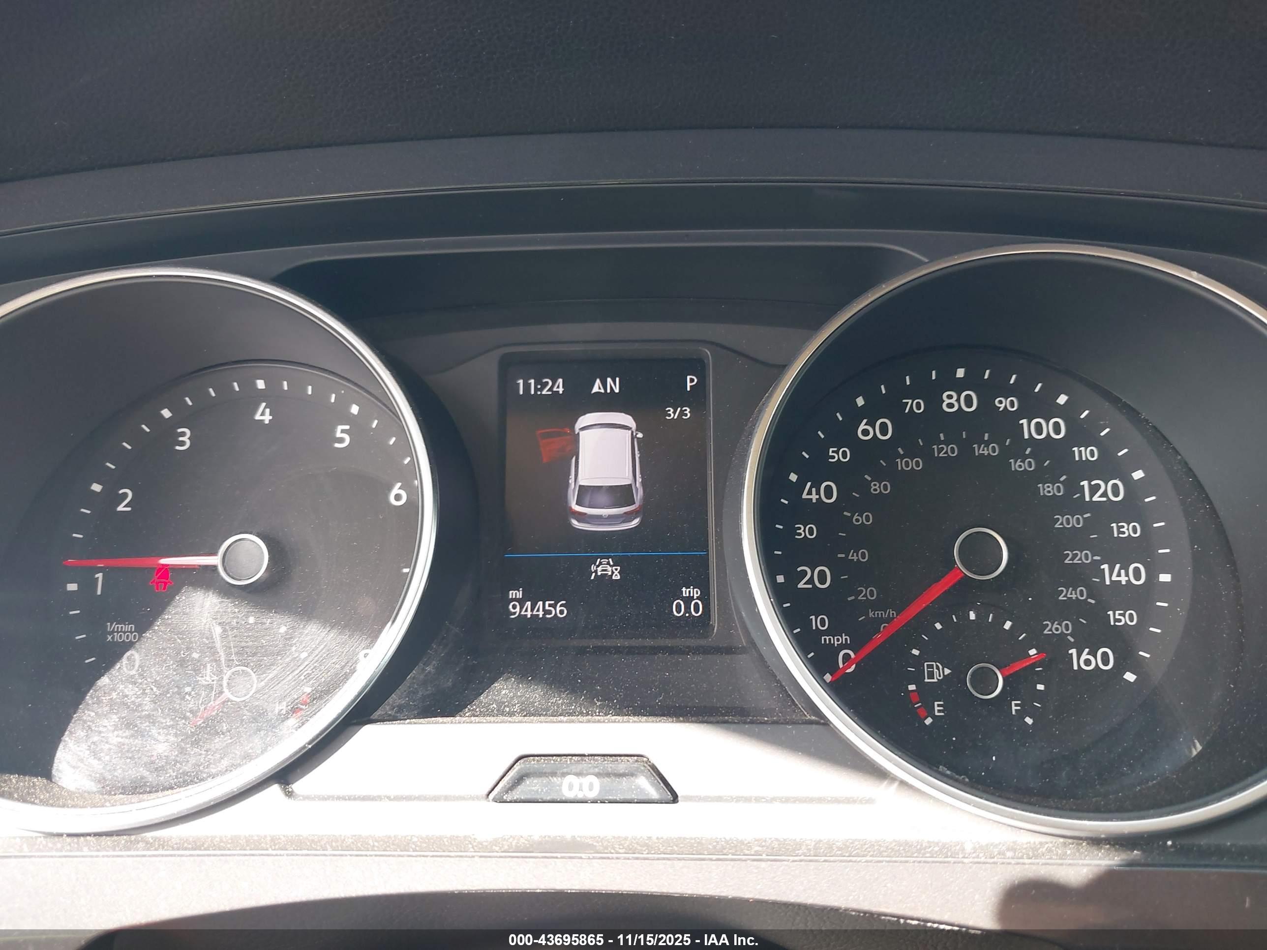 VOLKSWAGEN TIGUAN image 7
