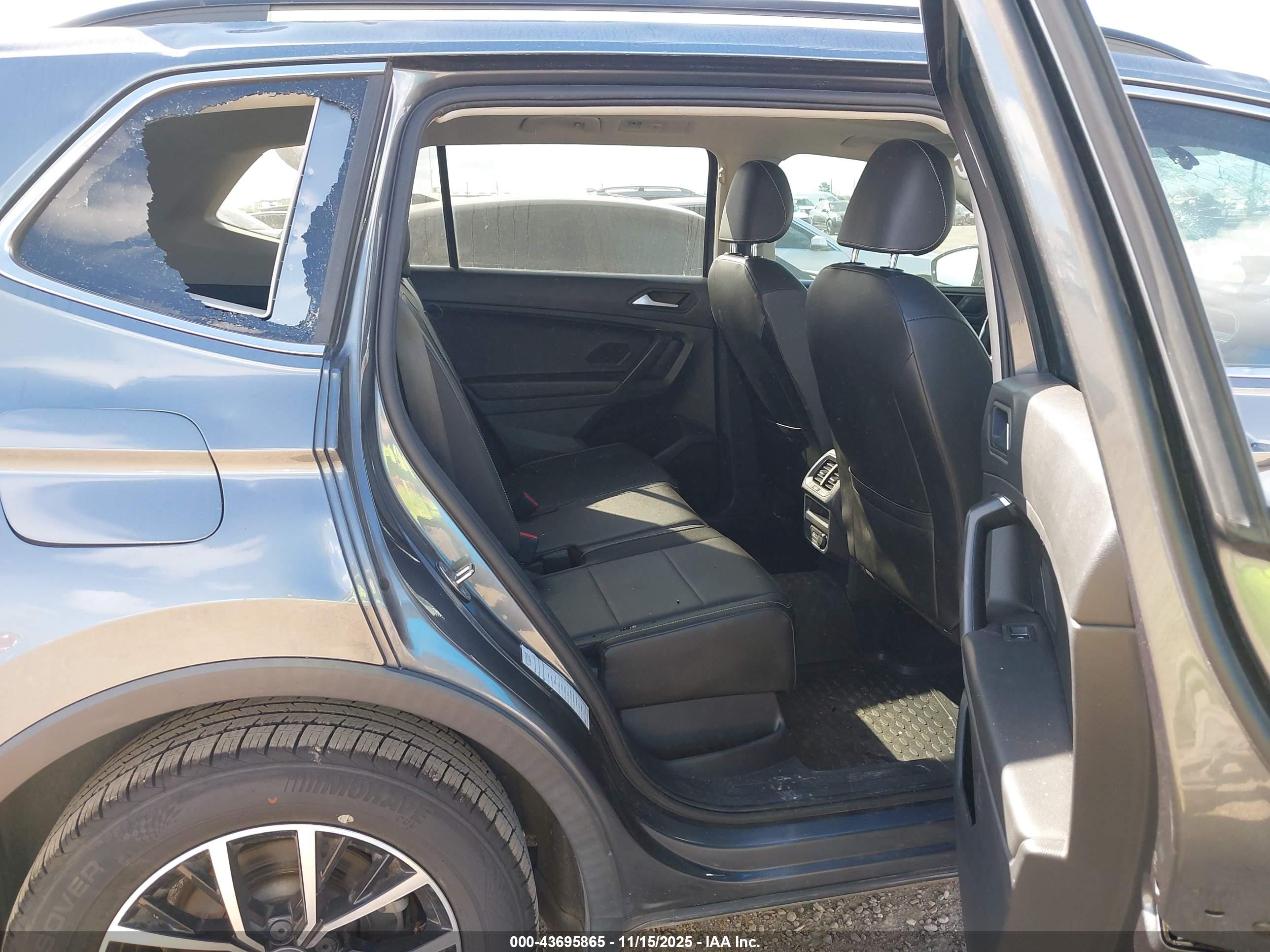 VOLKSWAGEN TIGUAN image 8