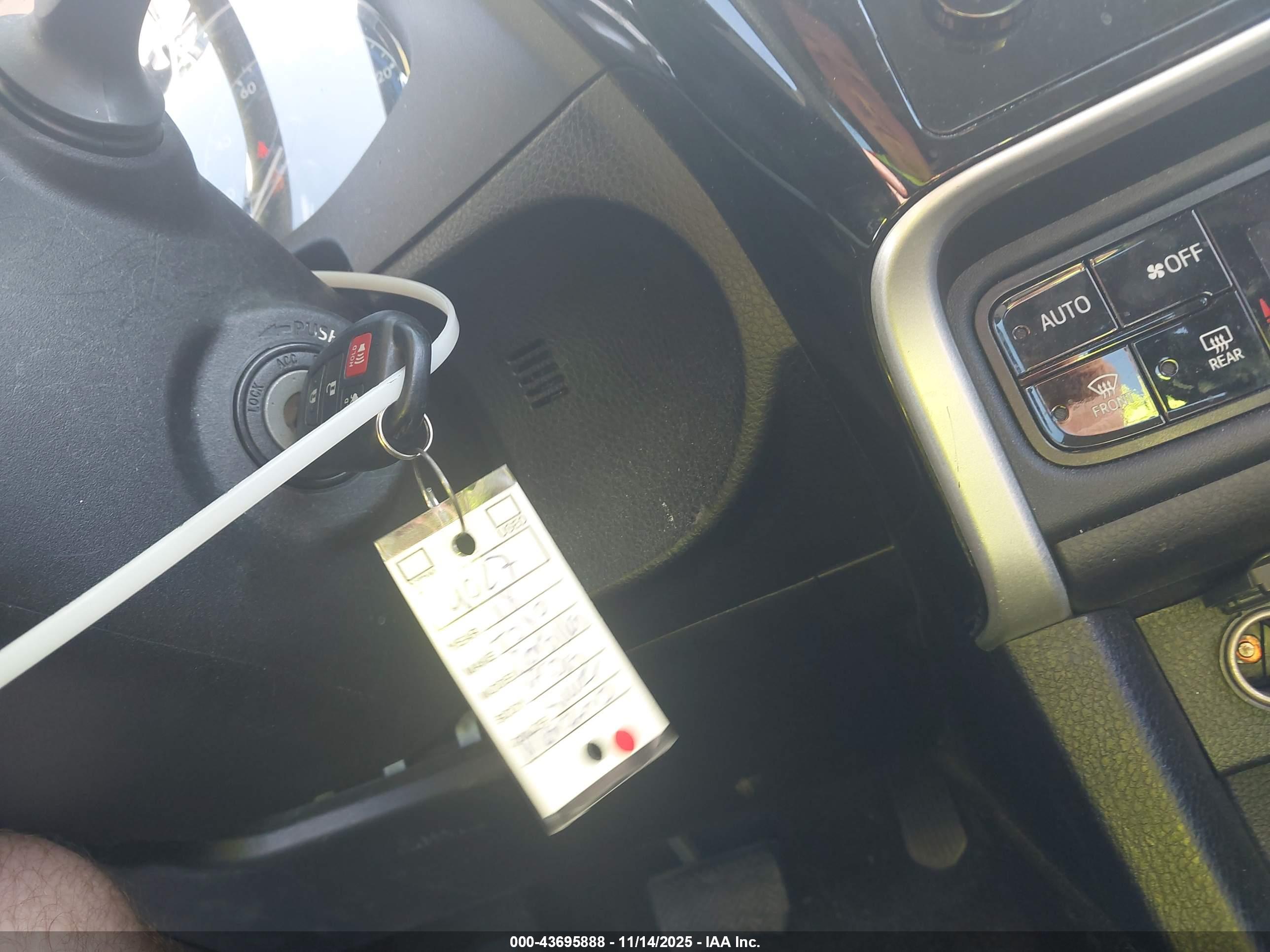 TOYOTA COROLLA image 11