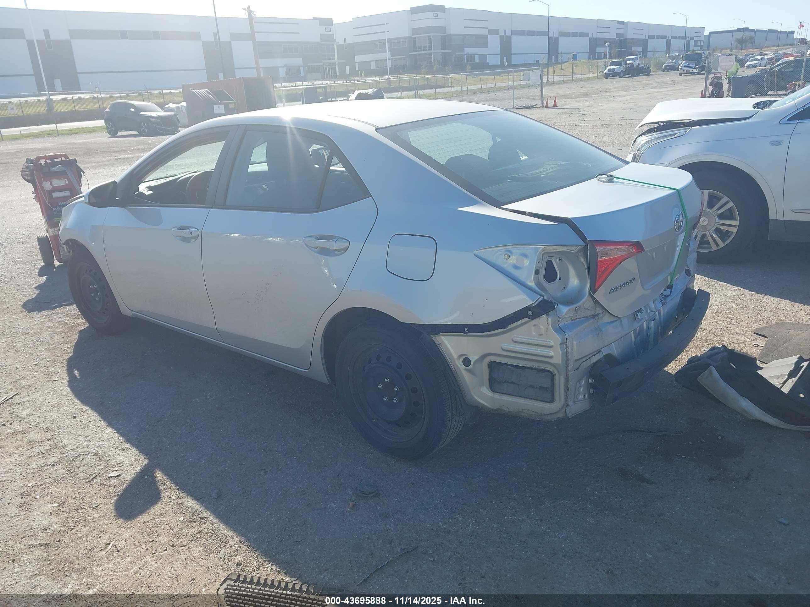 TOYOTA COROLLA image 3