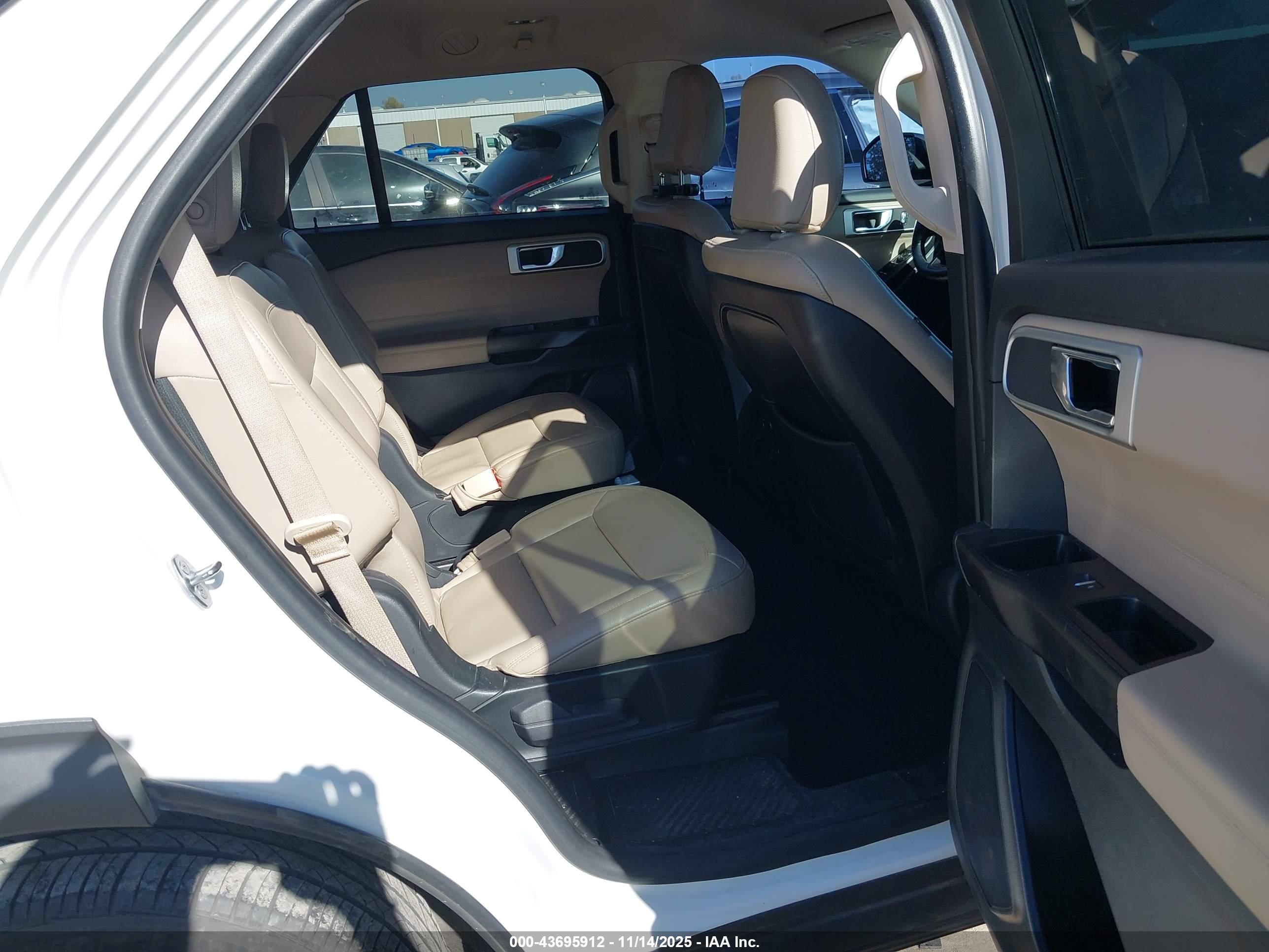 FORD EXPLORER image 8