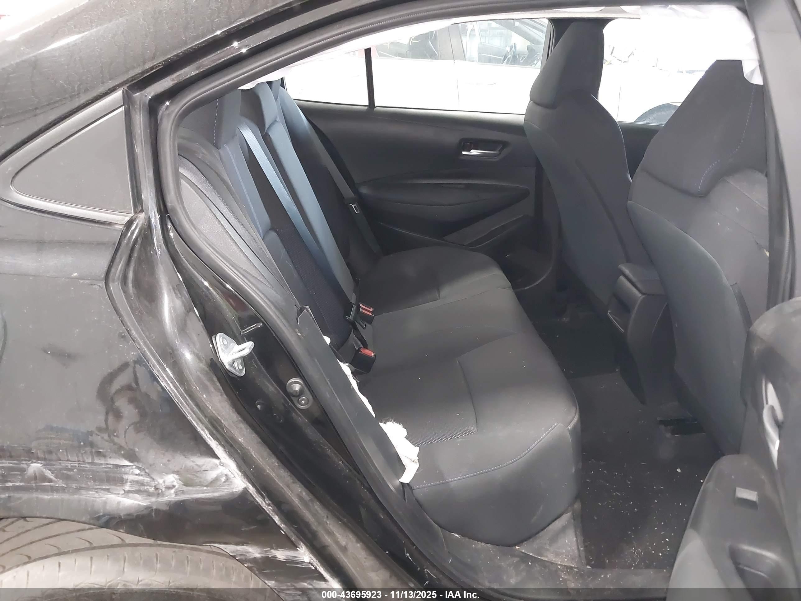 TOYOTA COROLLA image 8