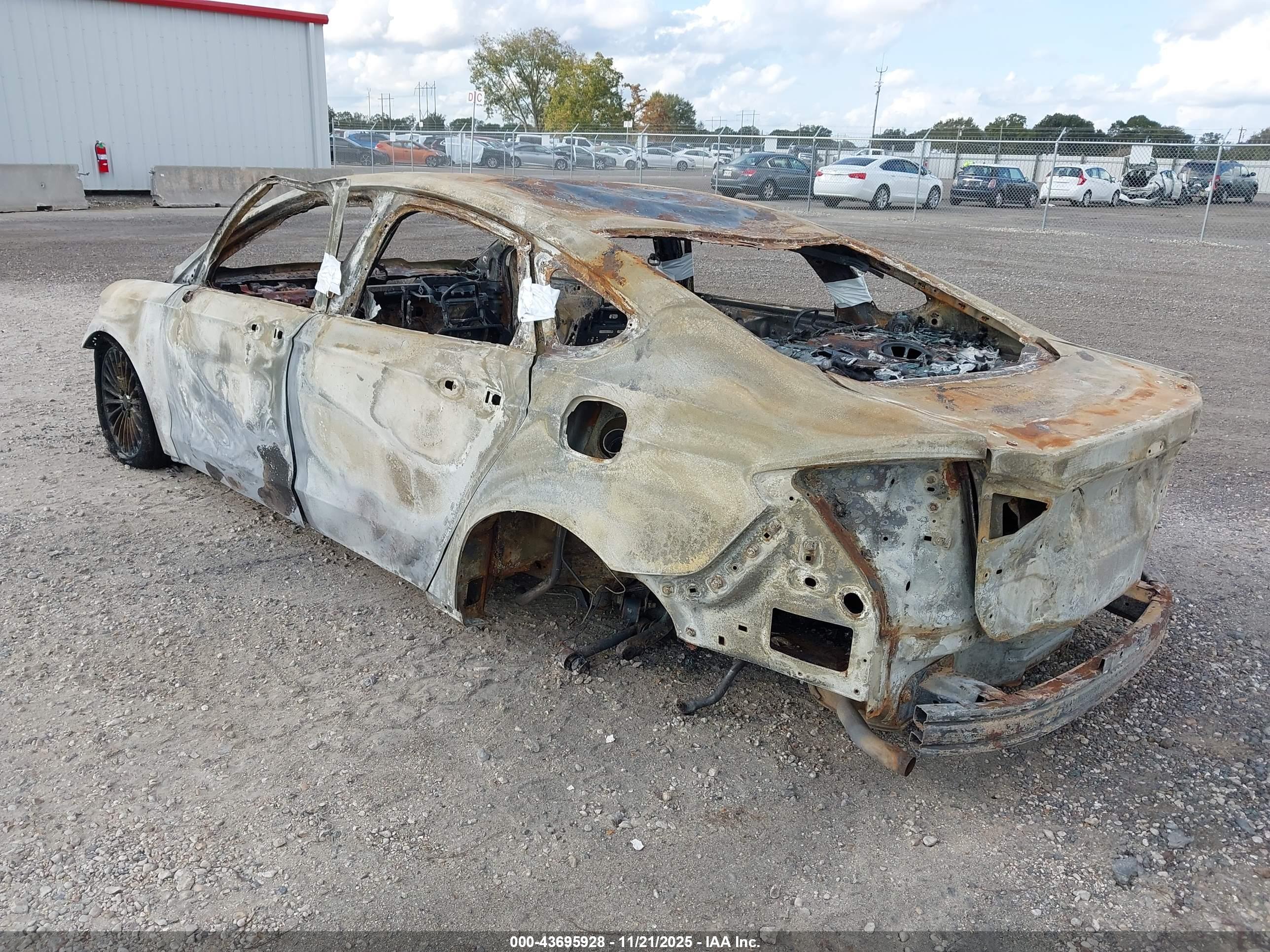 FORD FUSION image 3