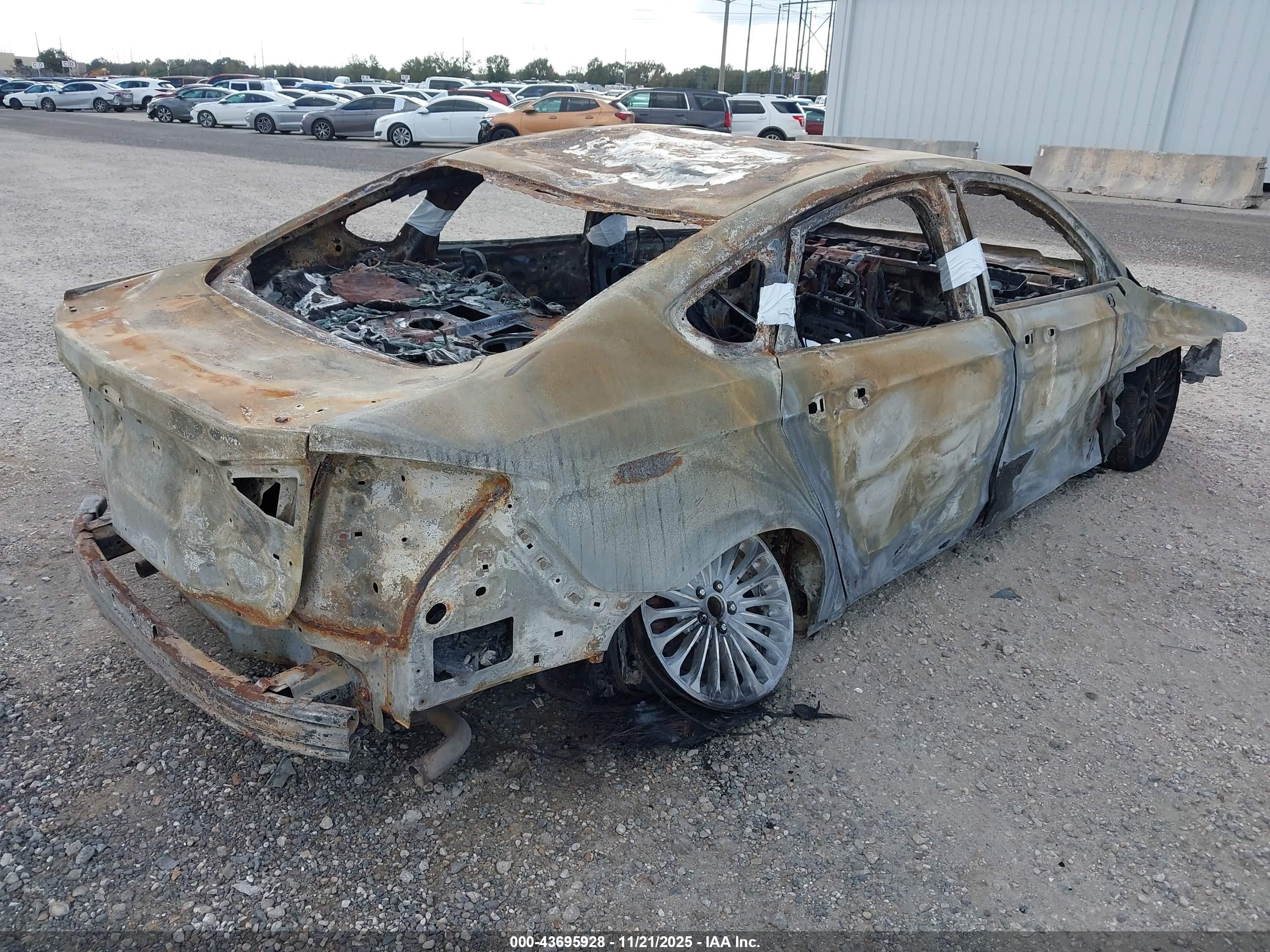 FORD FUSION image 4