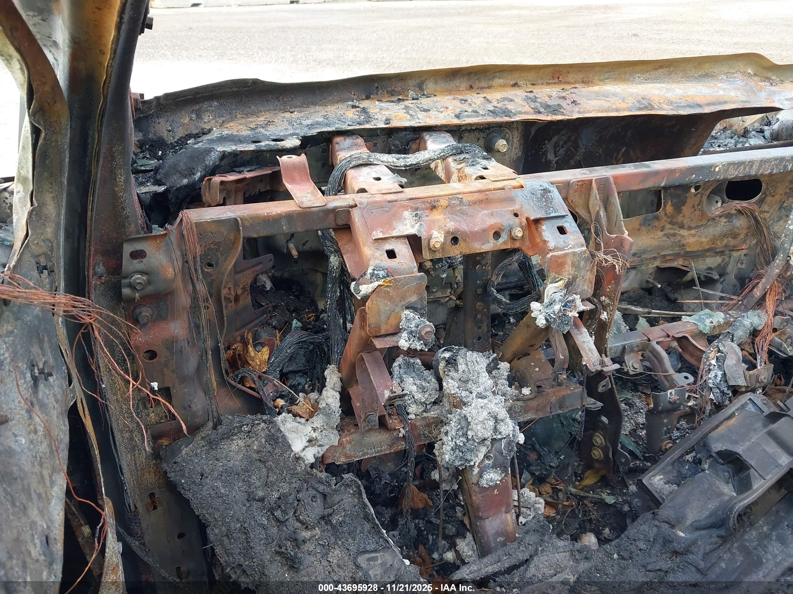 FORD FUSION image 7