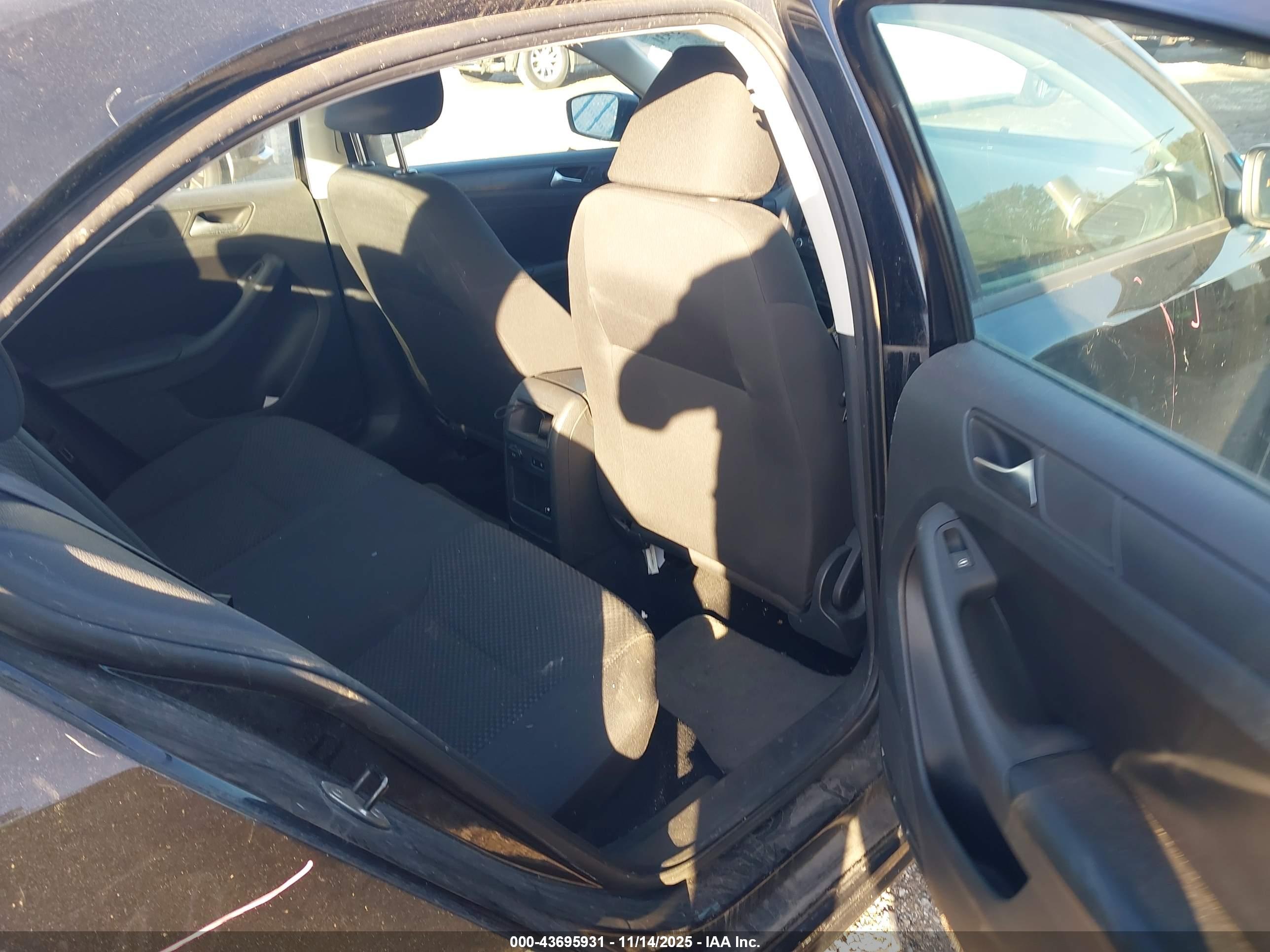 VOLKSWAGEN JETTA image 8