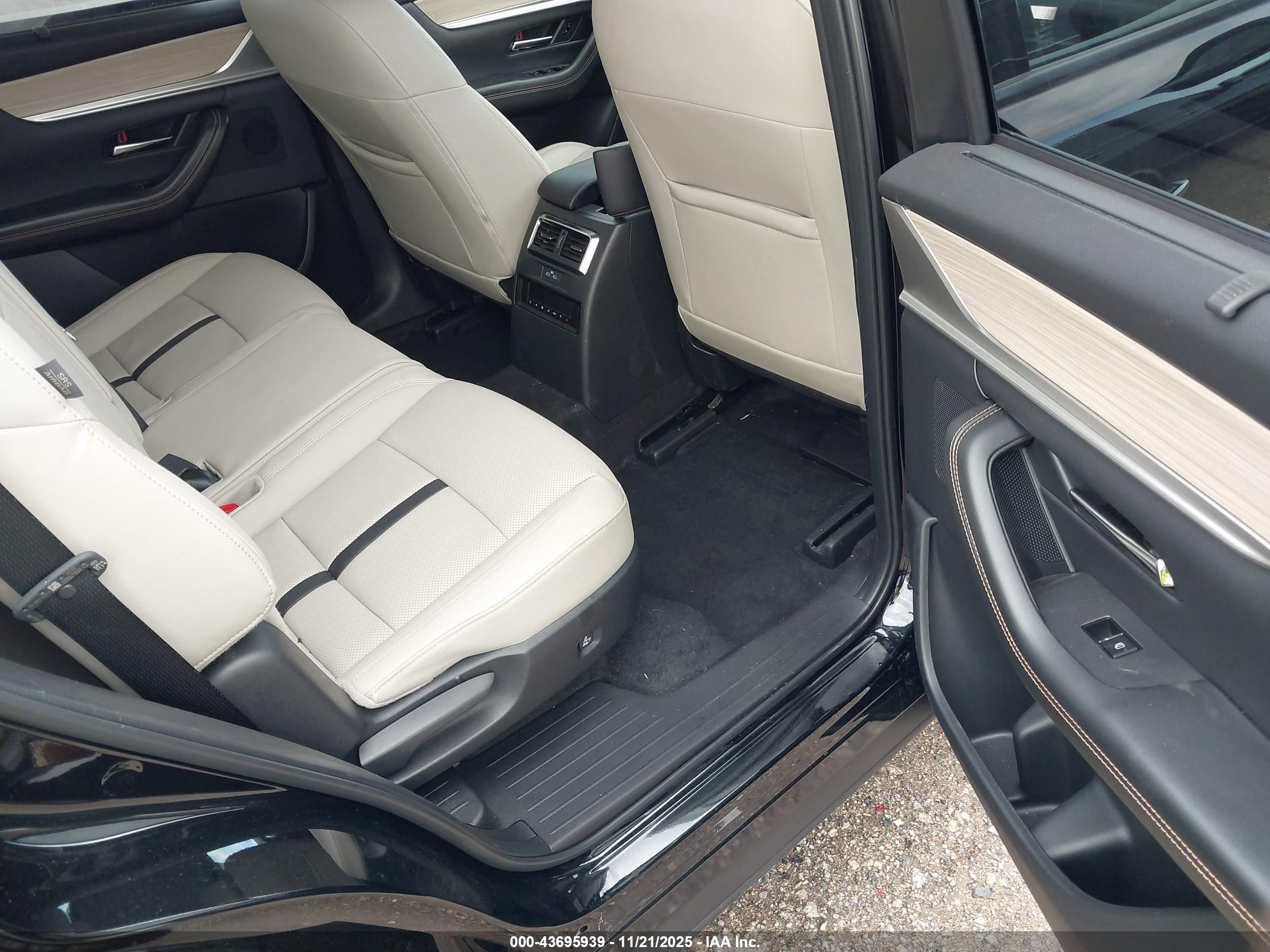 MAZDA CX-90 image 8