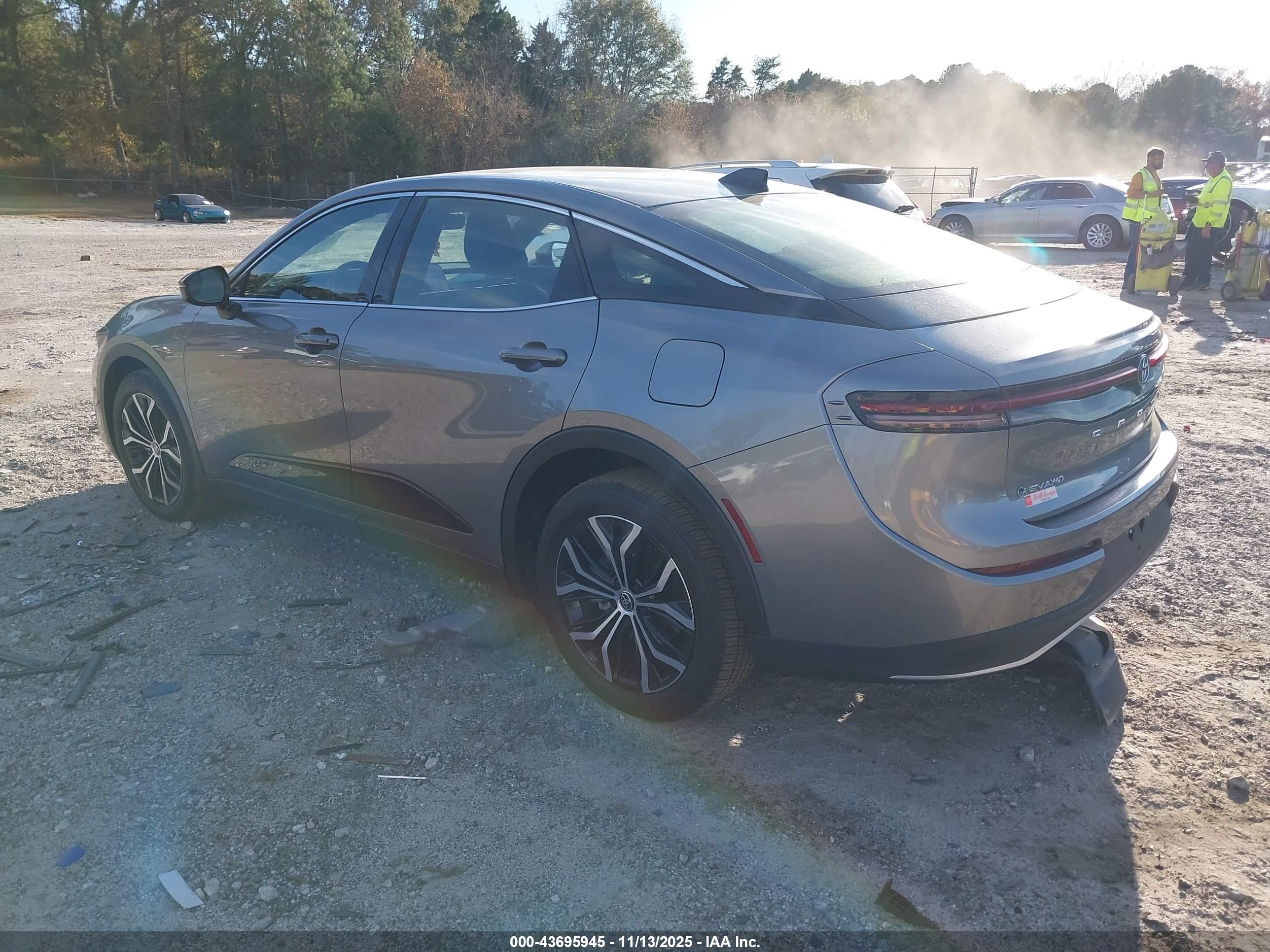 TOYOTA CROWN image 3