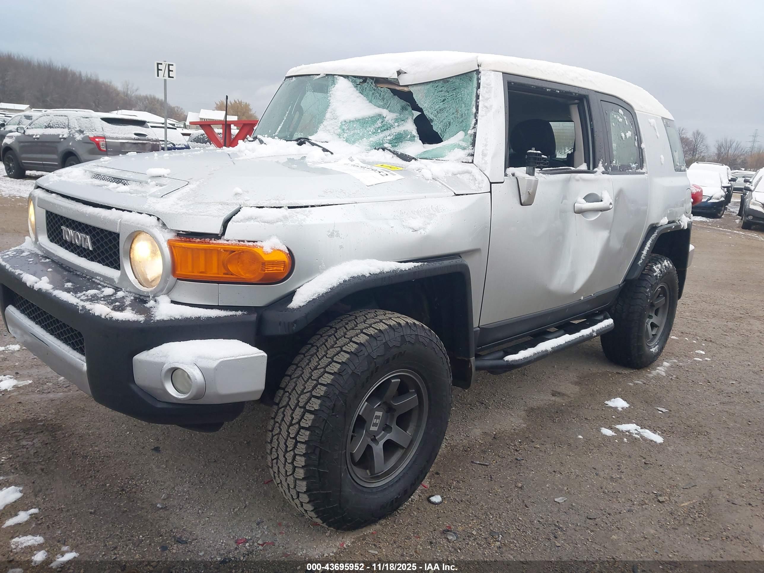 TOYOTA FJ image 2