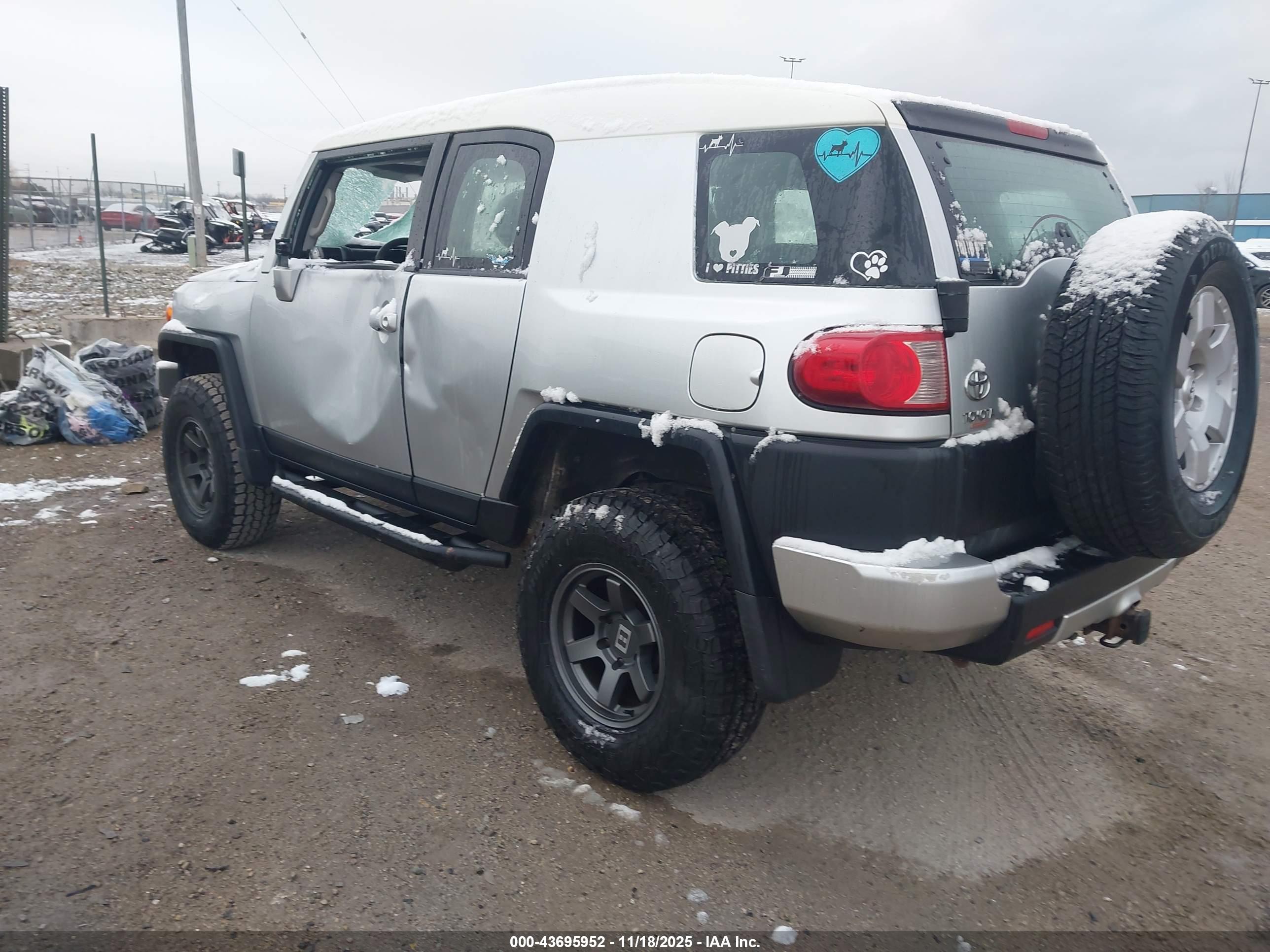 TOYOTA FJ image 3