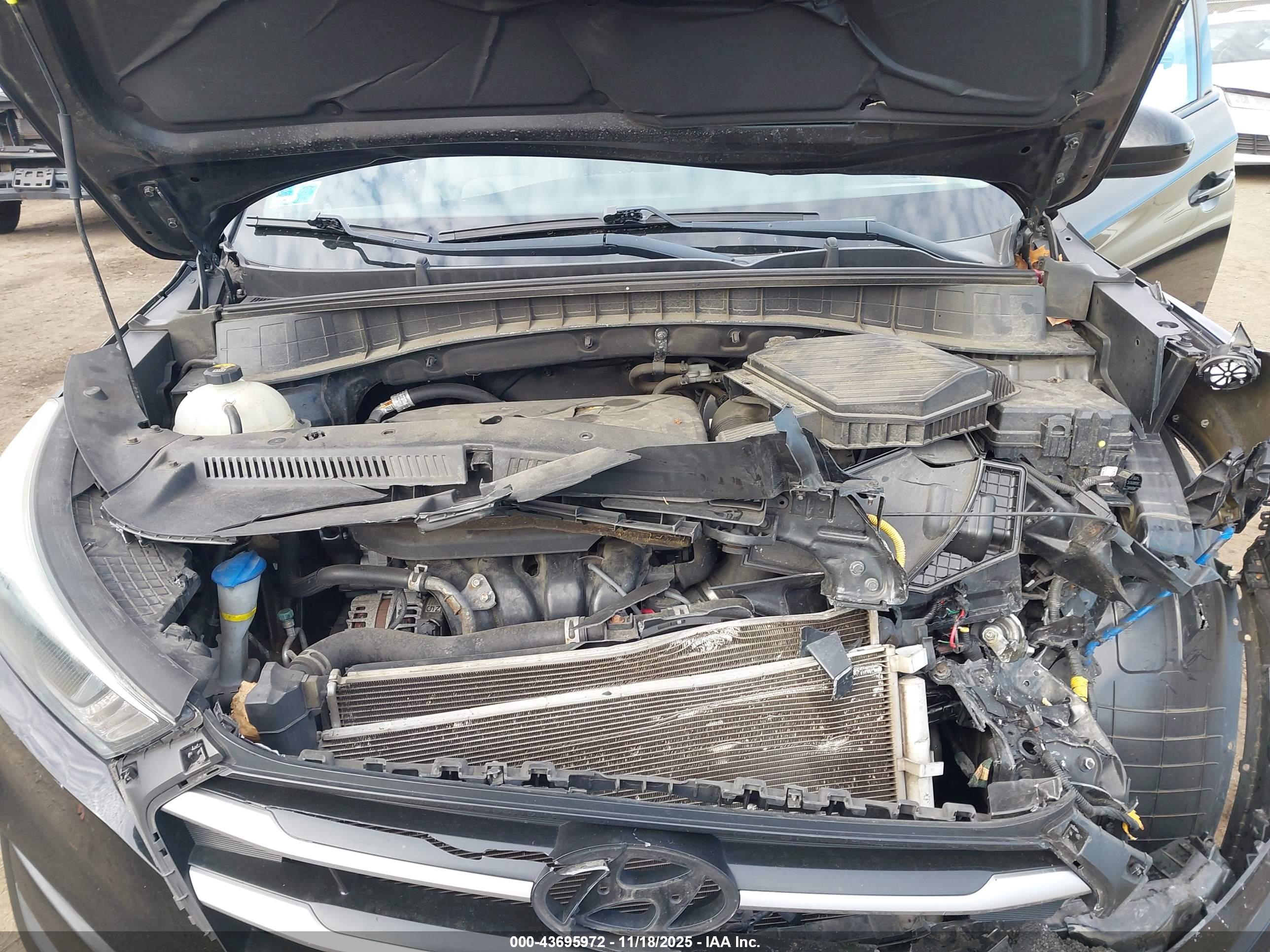 HYUNDAI TUCSON image 10
