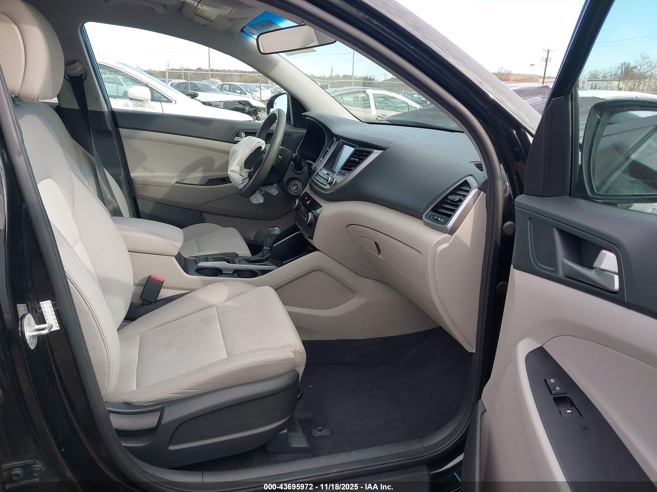 HYUNDAI TUCSON image 5