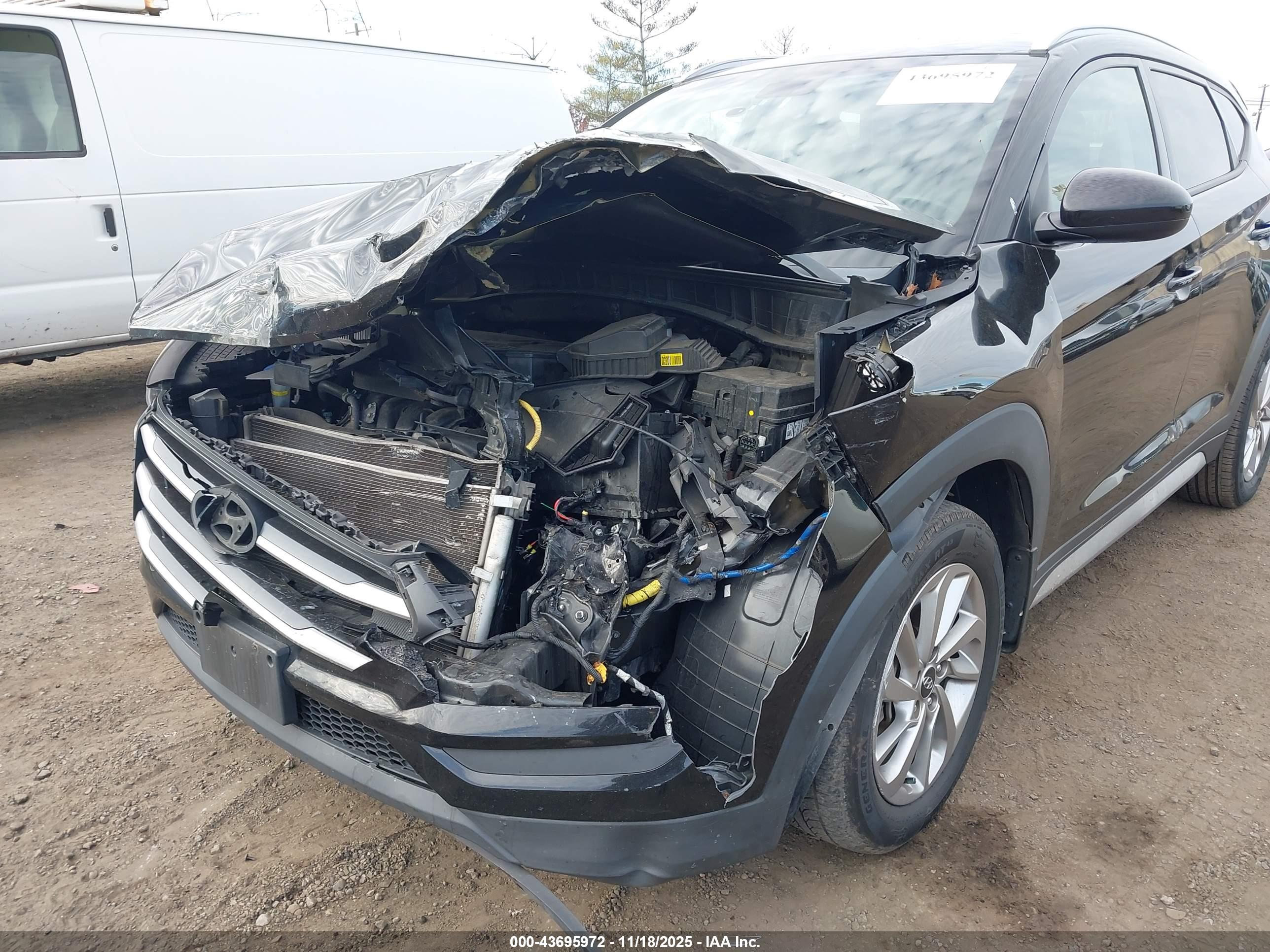HYUNDAI TUCSON image 6