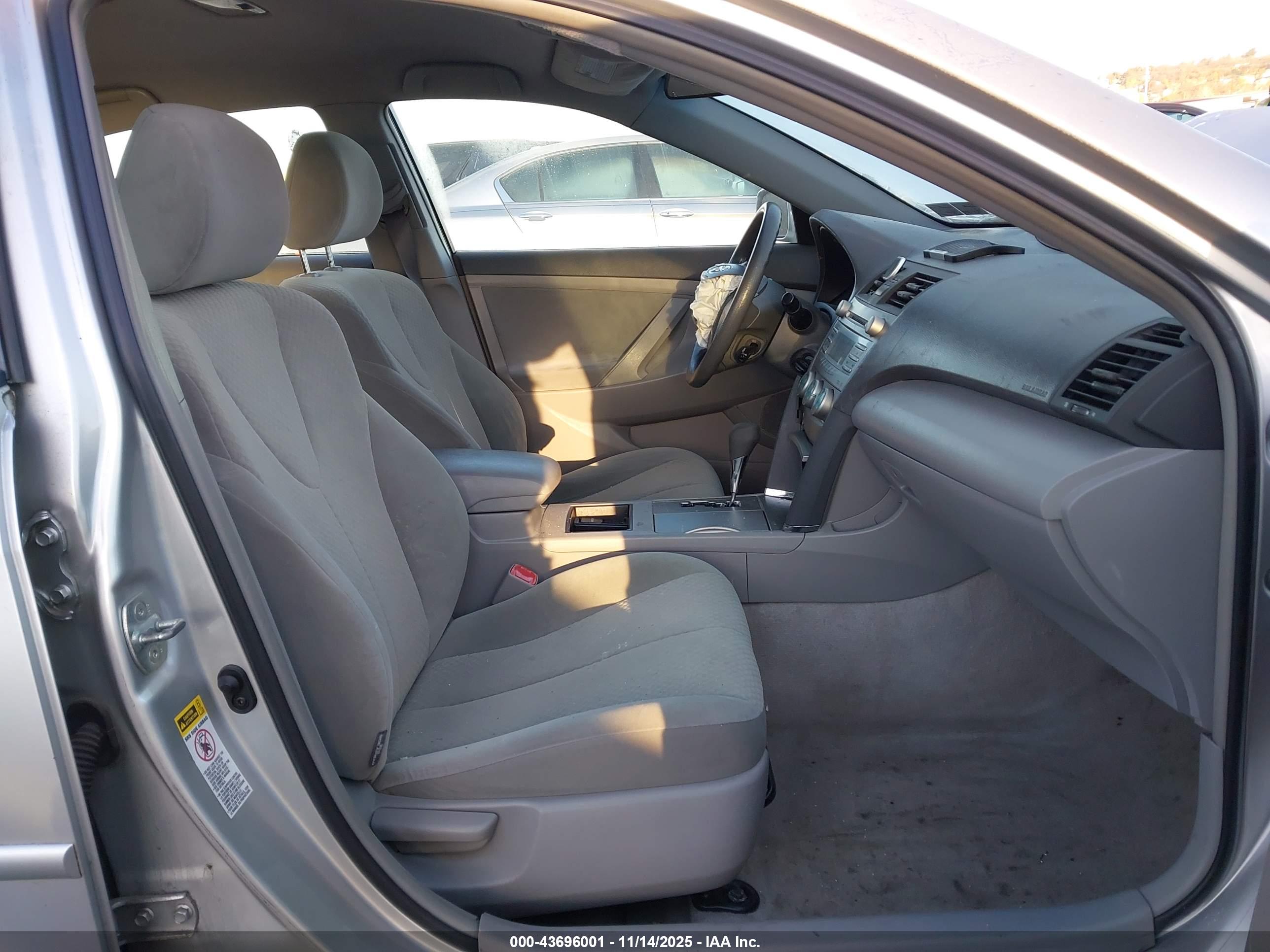 TOYOTA CAMRY image 5