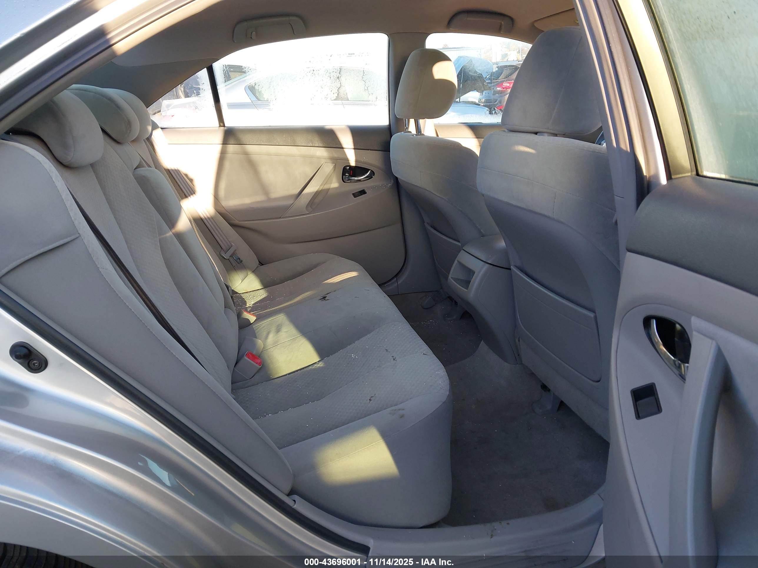 TOYOTA CAMRY image 8
