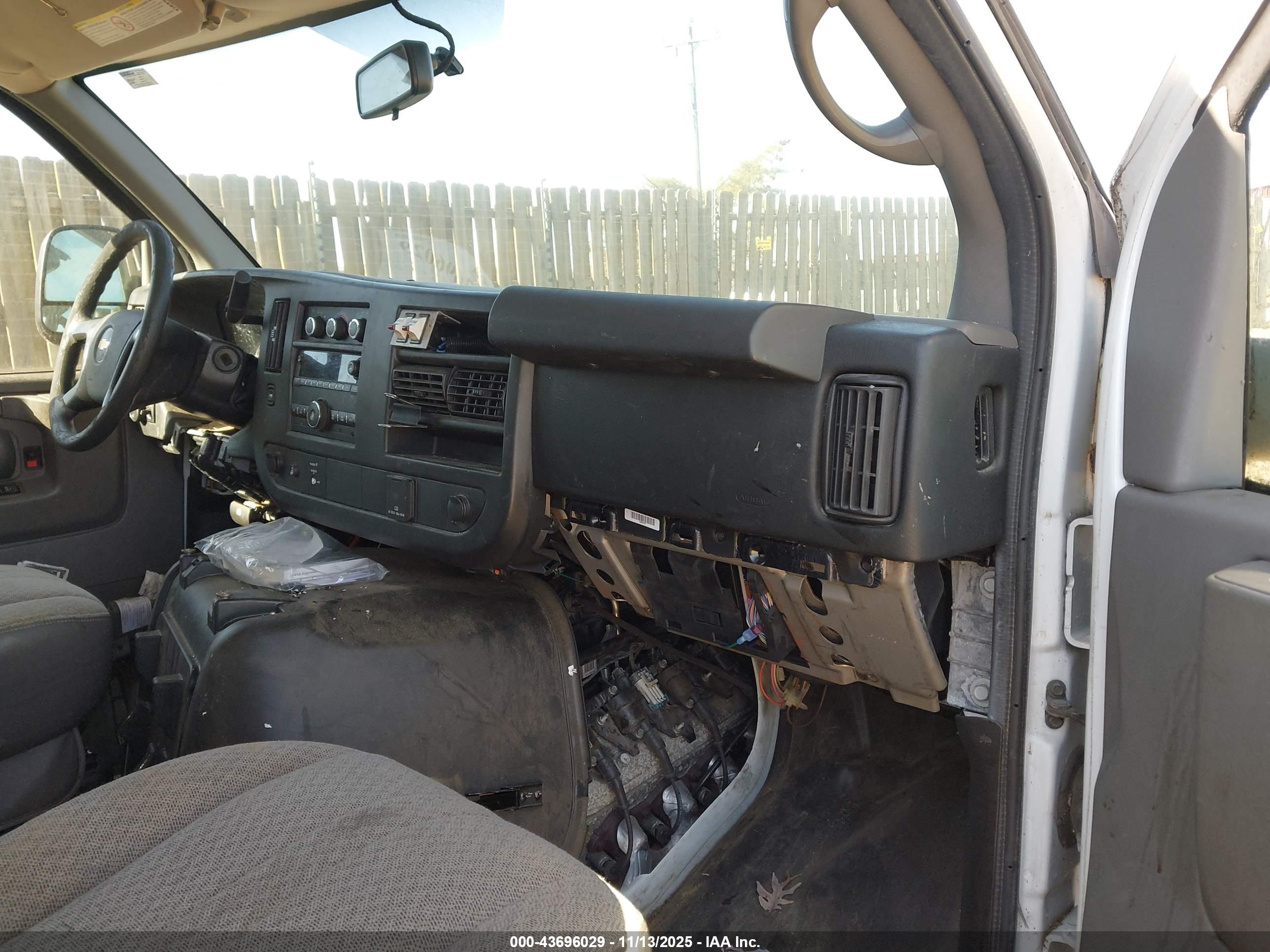 CHEVROLET EXPRESS image 5