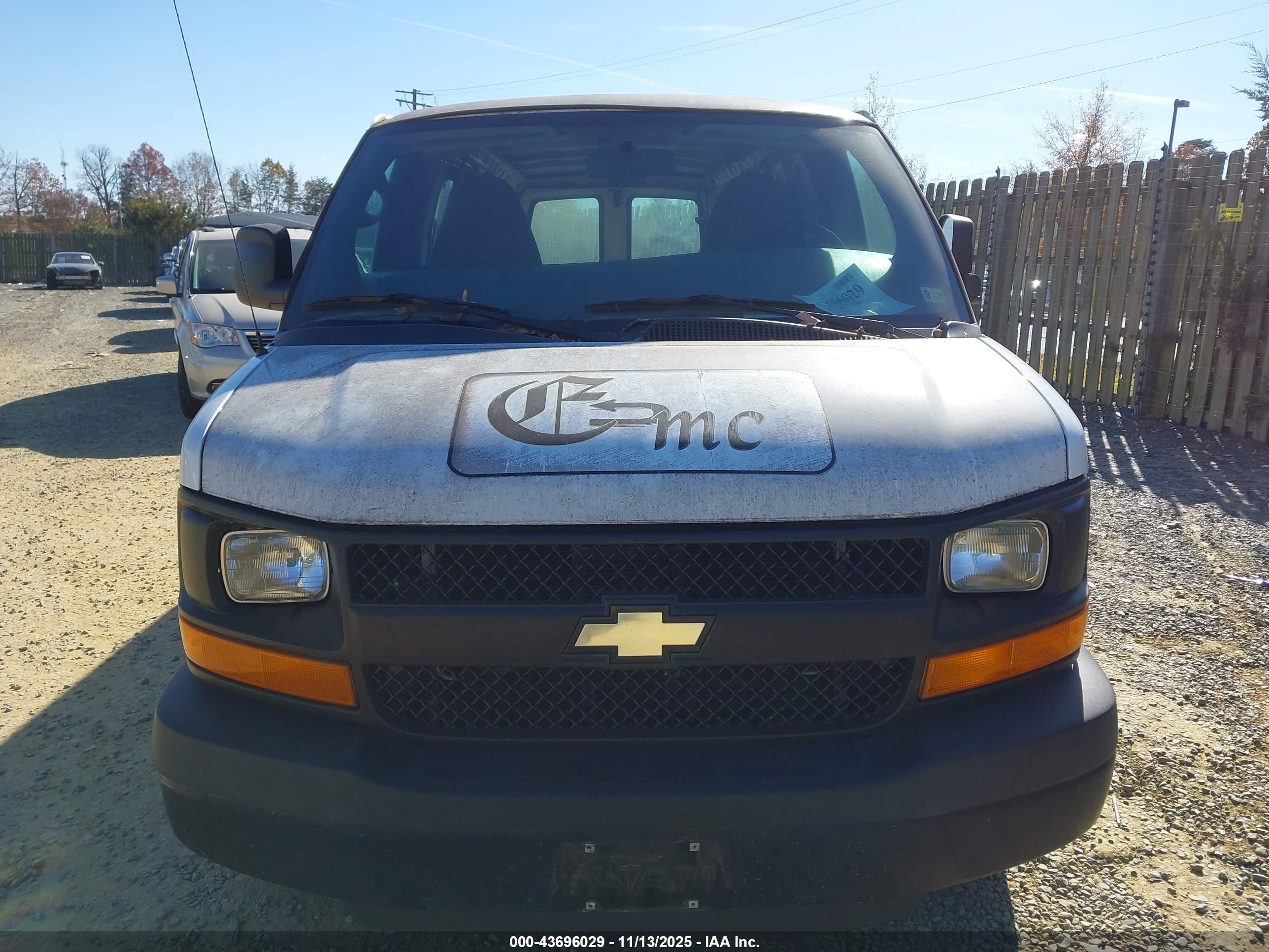 CHEVROLET EXPRESS image 6