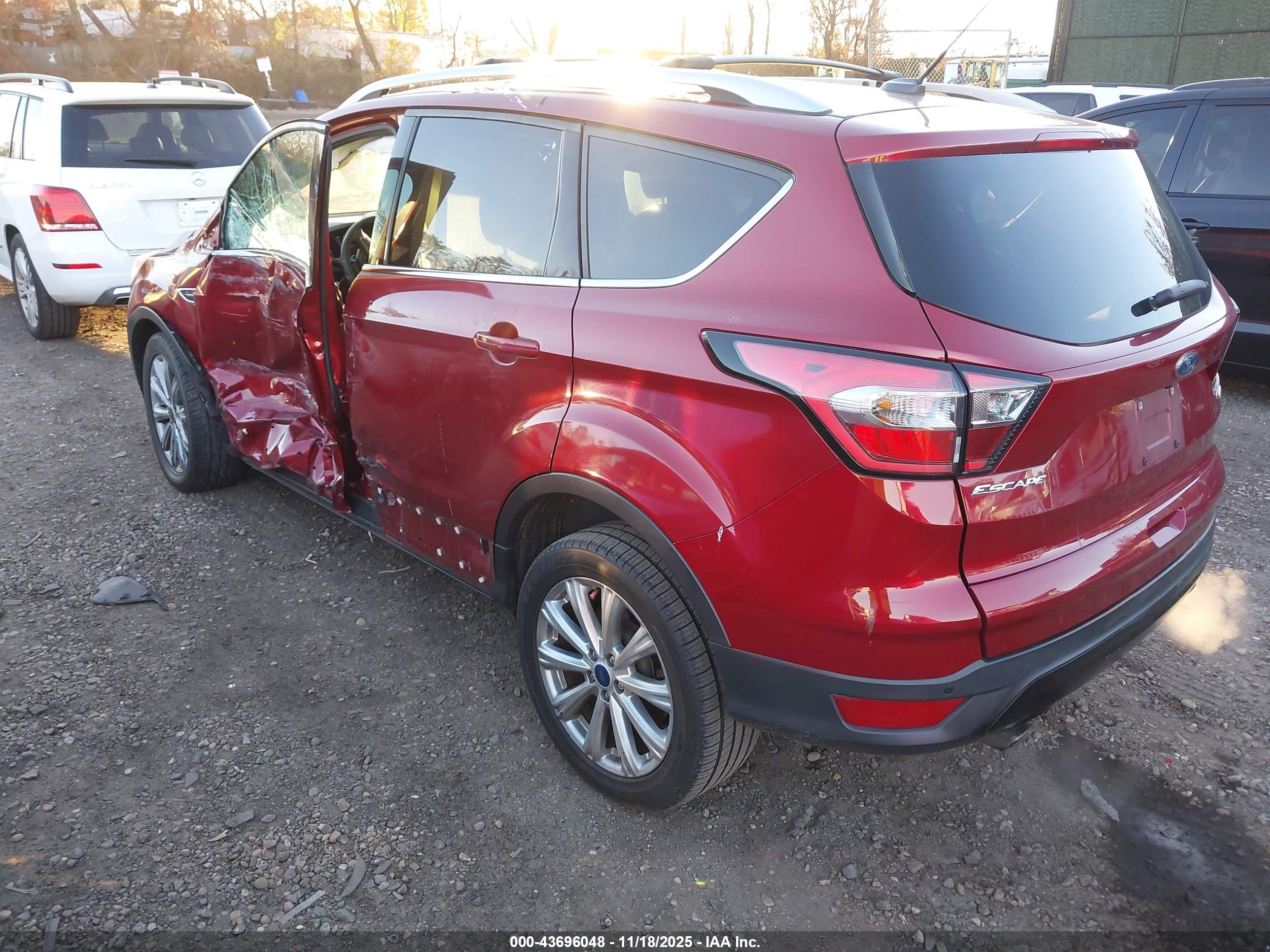 FORD ESCAPE image 3