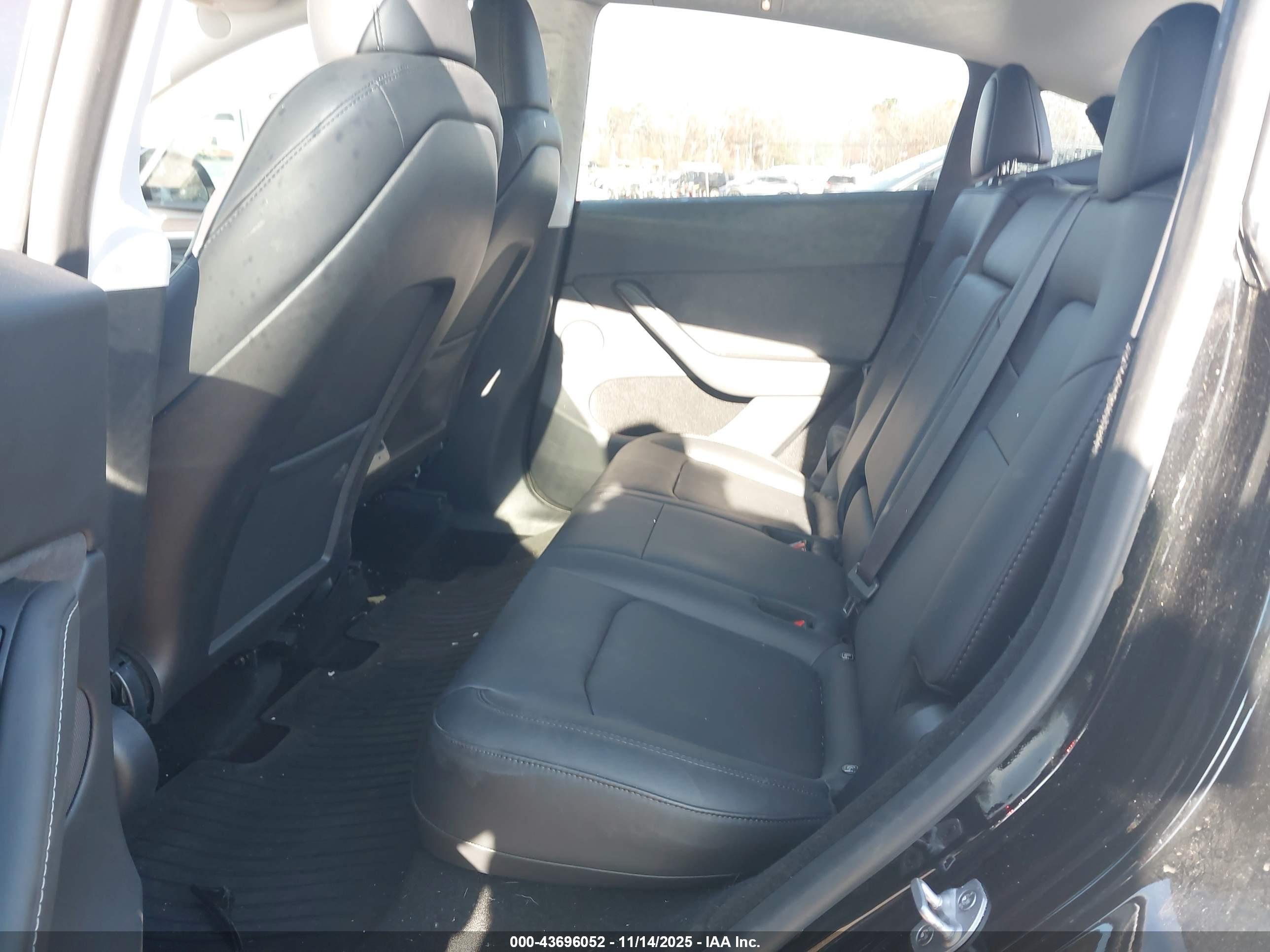 TESLA MODEL image 8