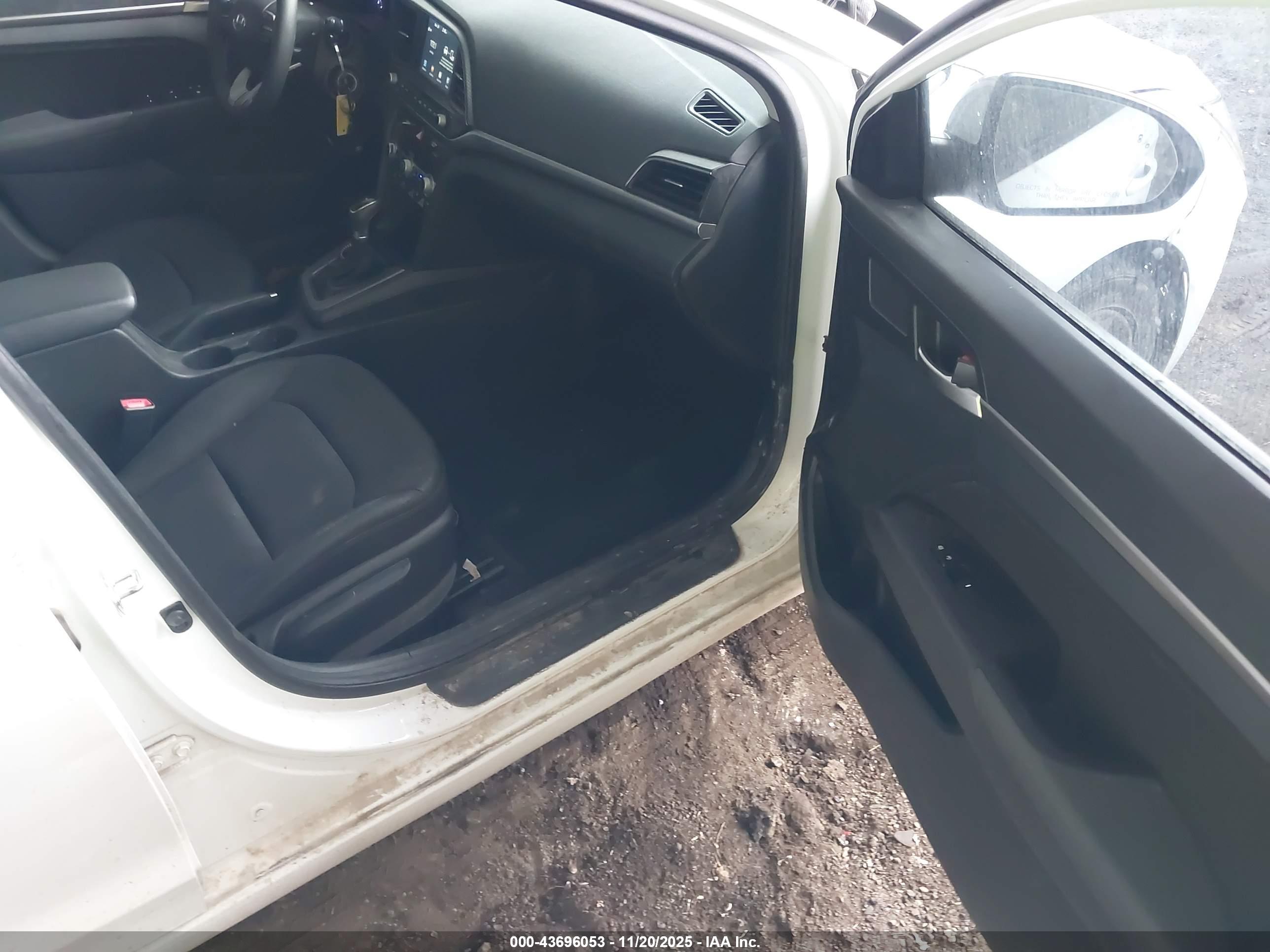 HYUNDAI ELANTRA image 5