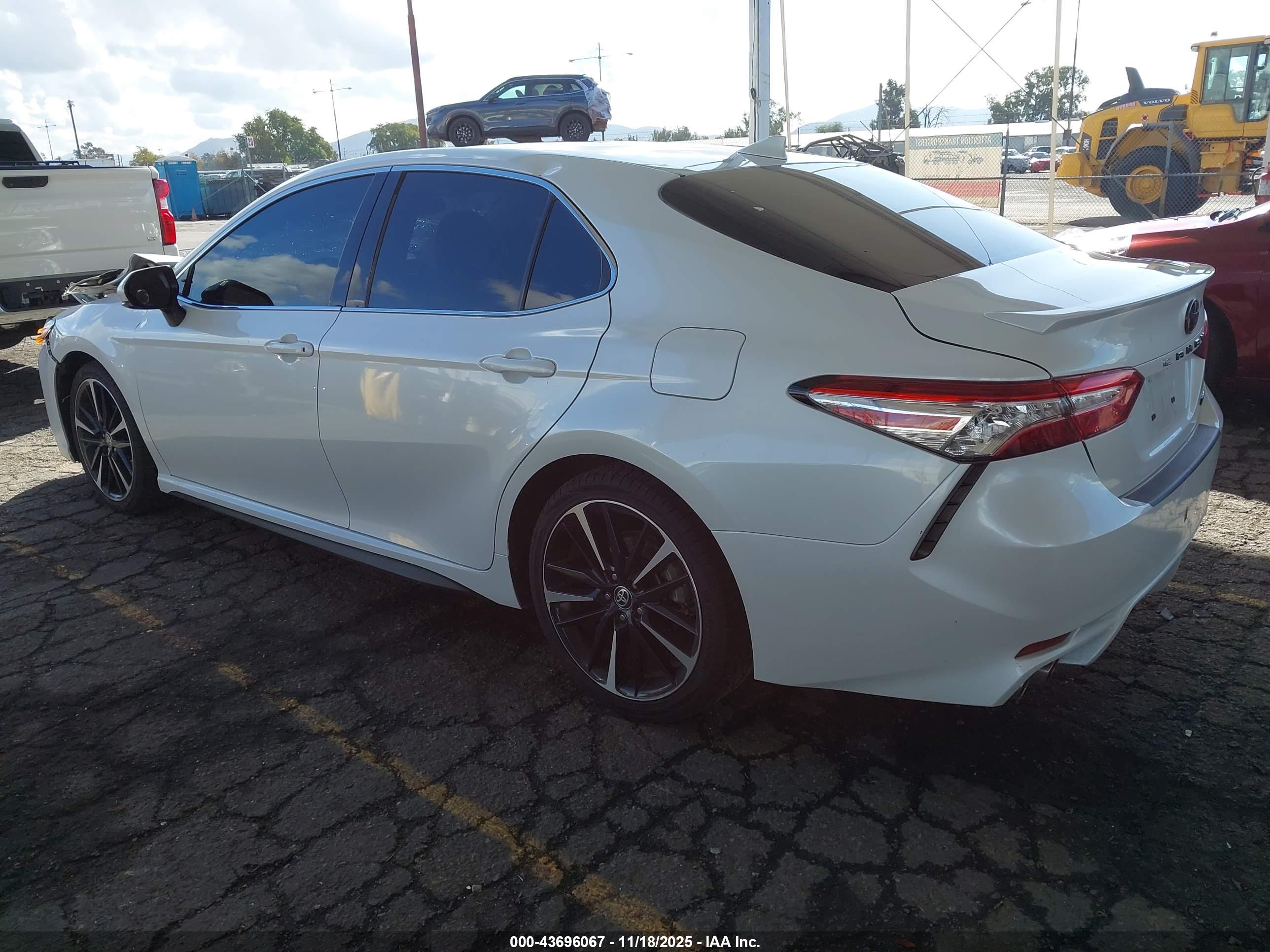 TOYOTA CAMRY image 3