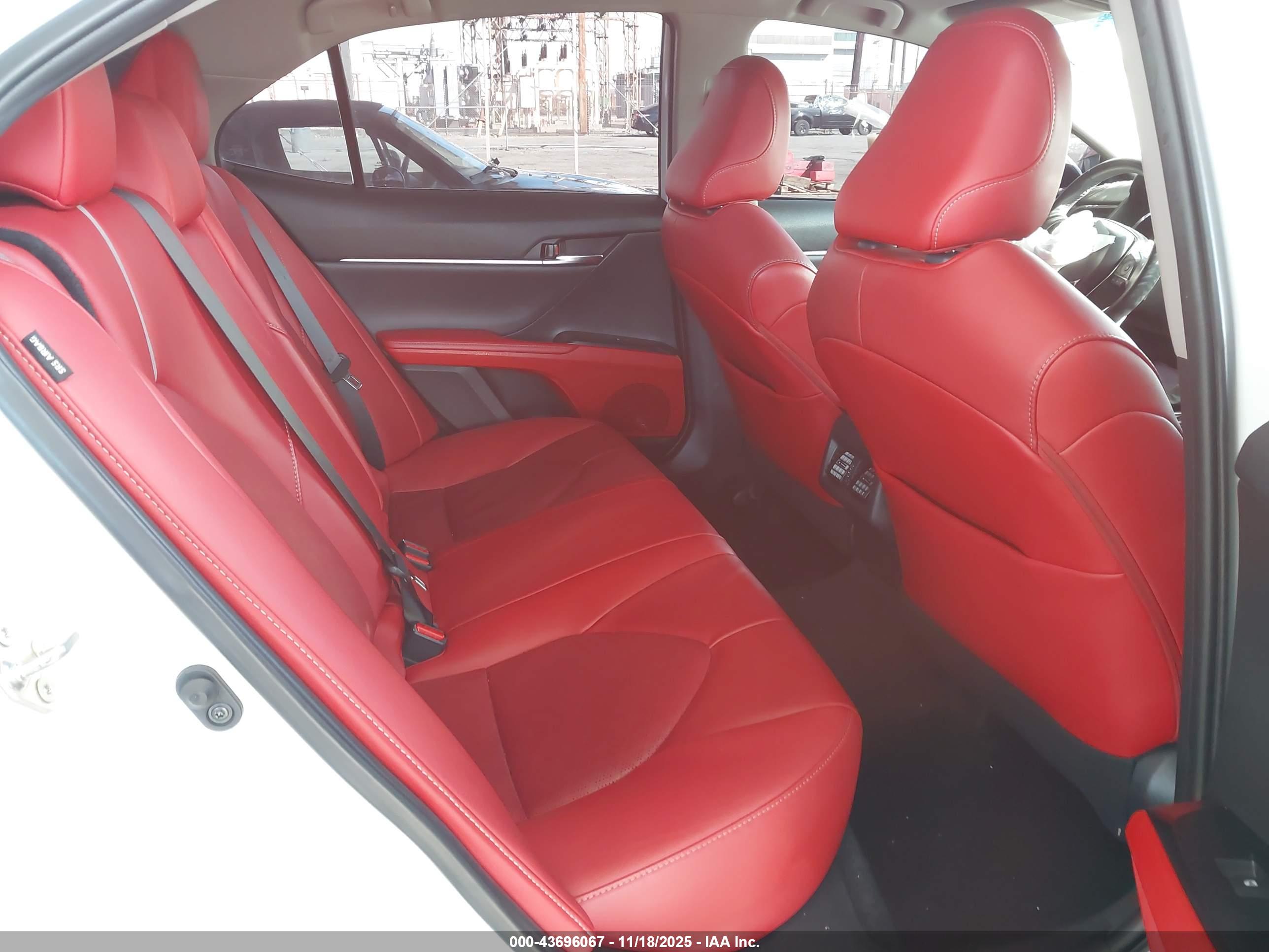TOYOTA CAMRY image 8