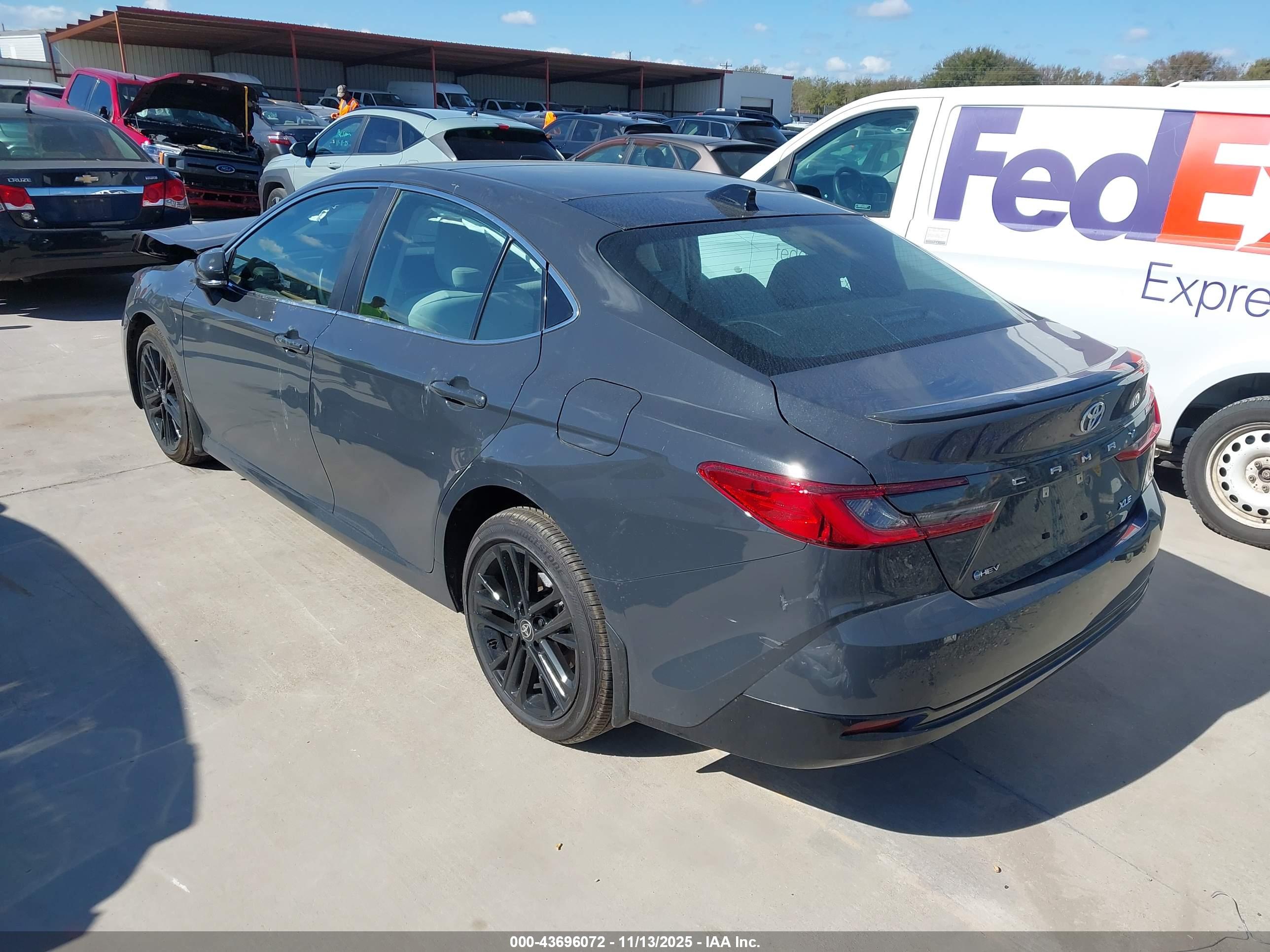 TOYOTA CAMRY image 3