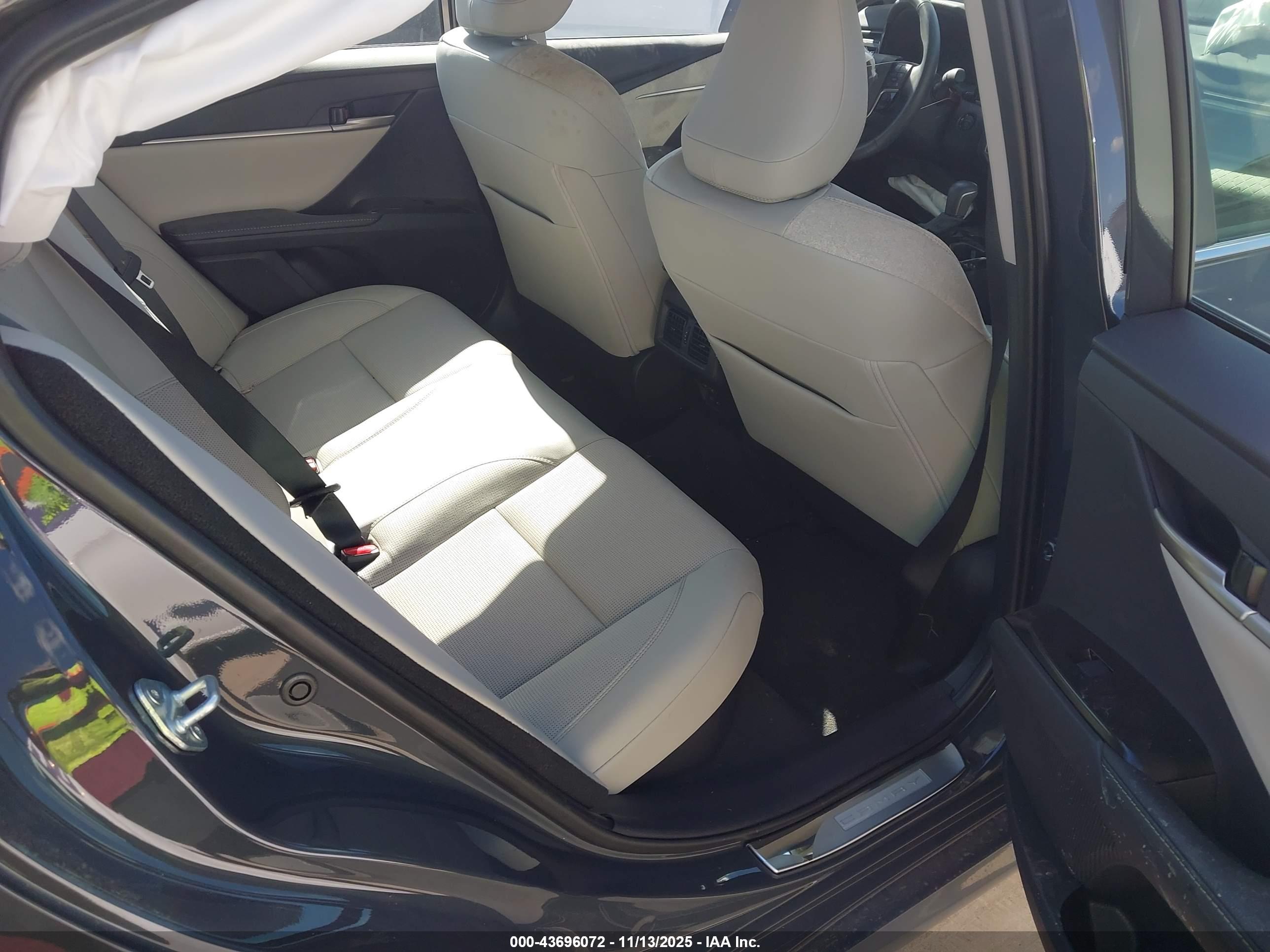 TOYOTA CAMRY image 8