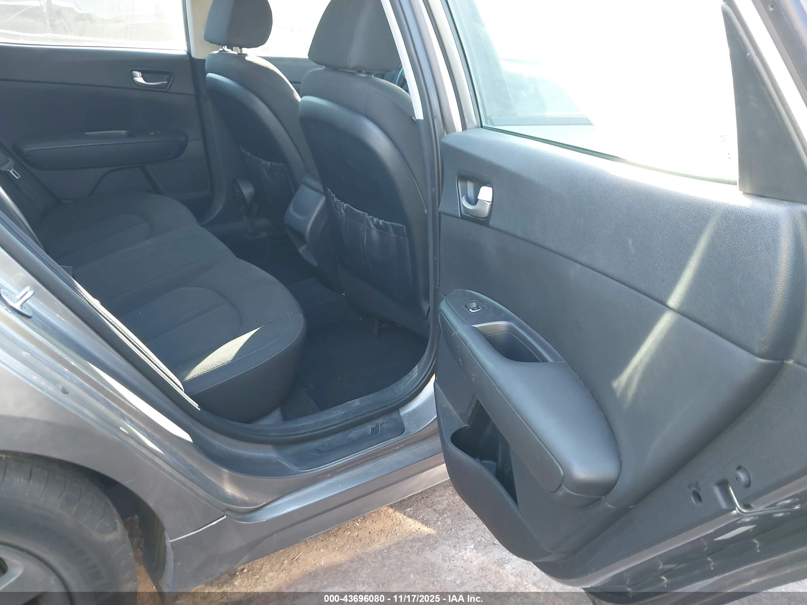 KIA OPTIMA image 8