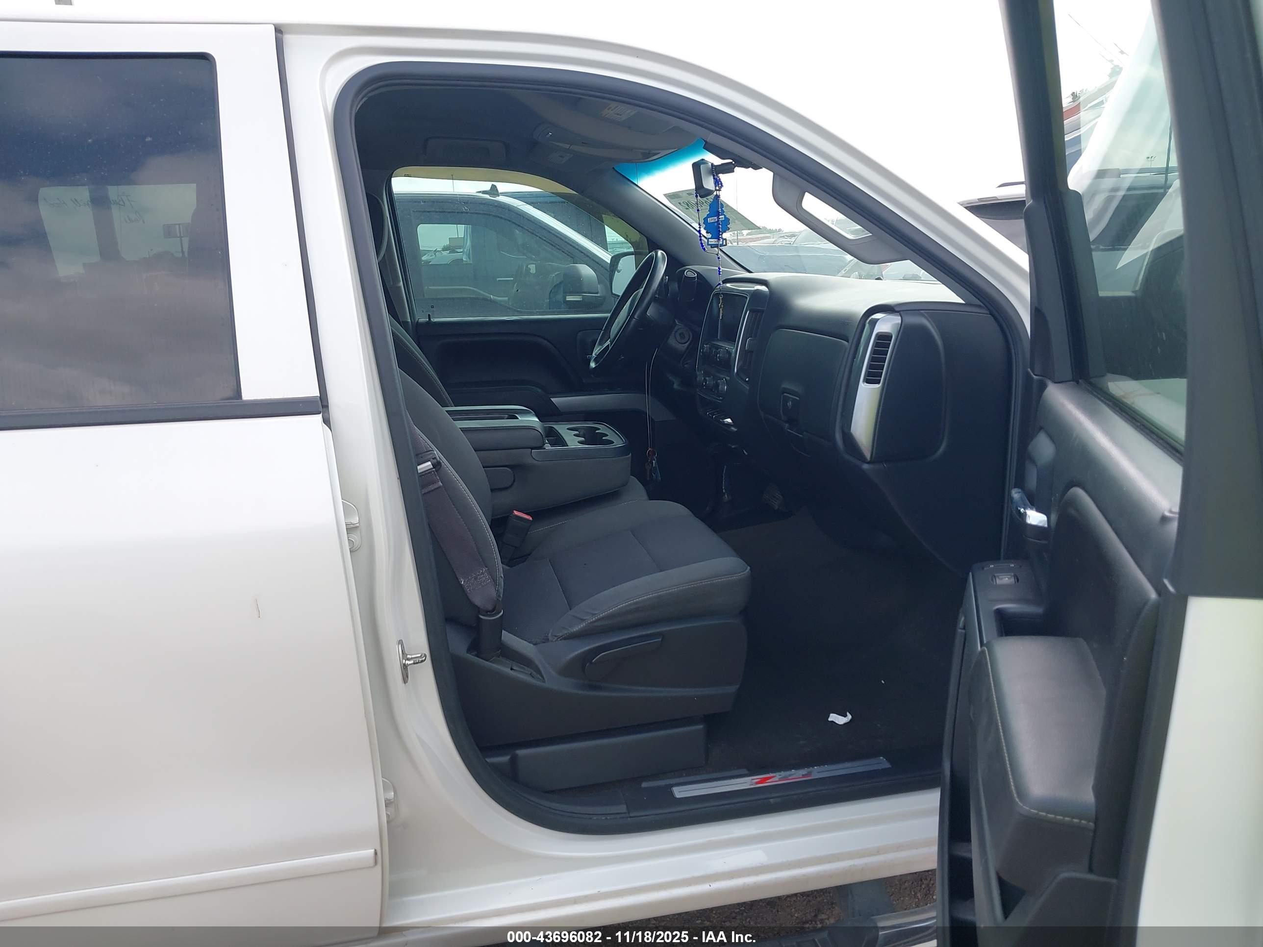 CHEVROLET SILVERADO image 5