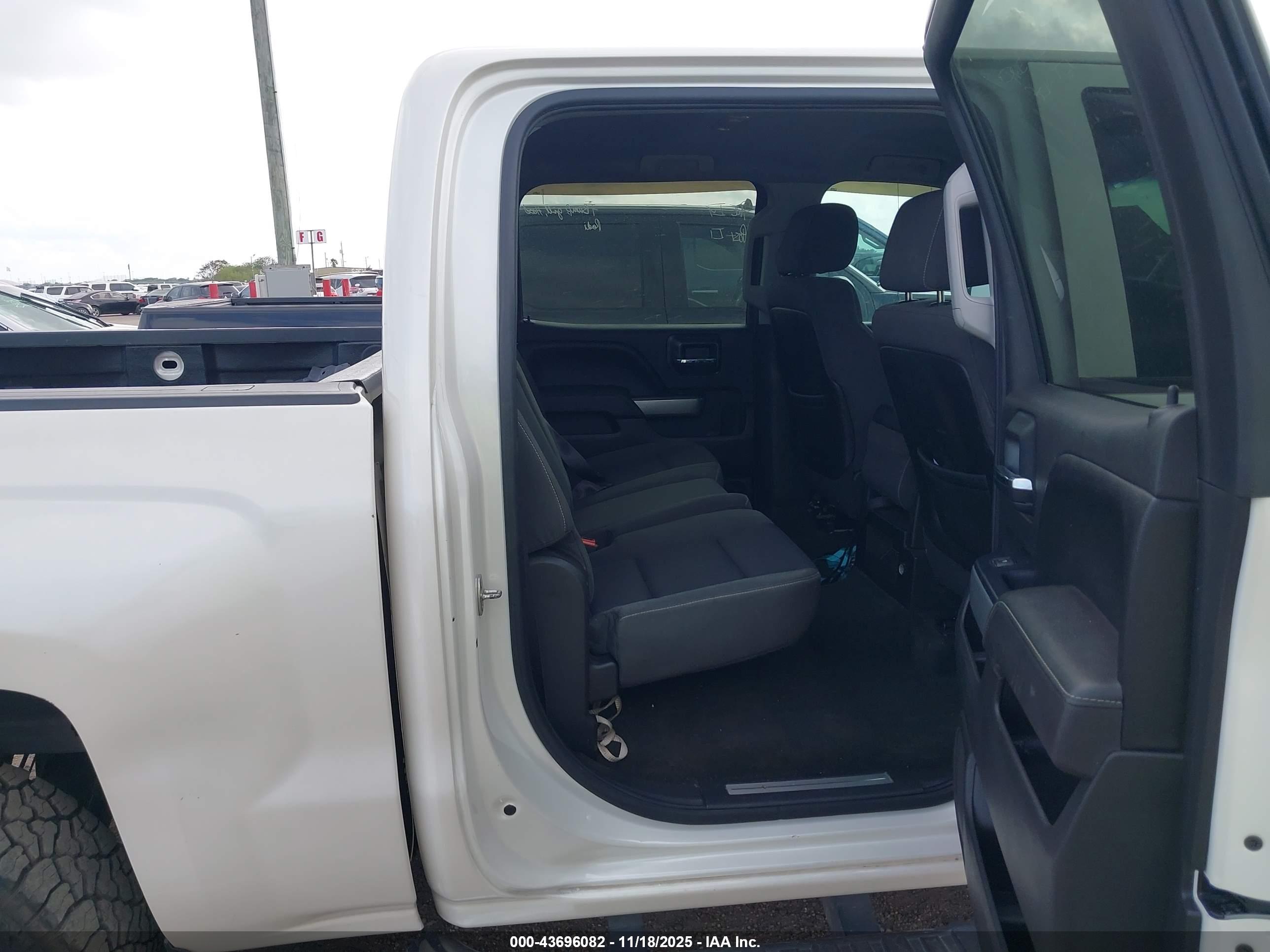 CHEVROLET SILVERADO image 8