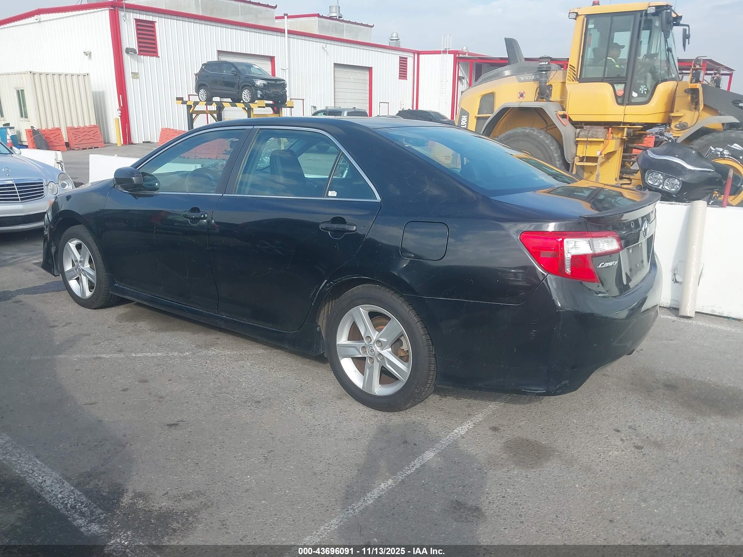 TOYOTA CAMRY image 3