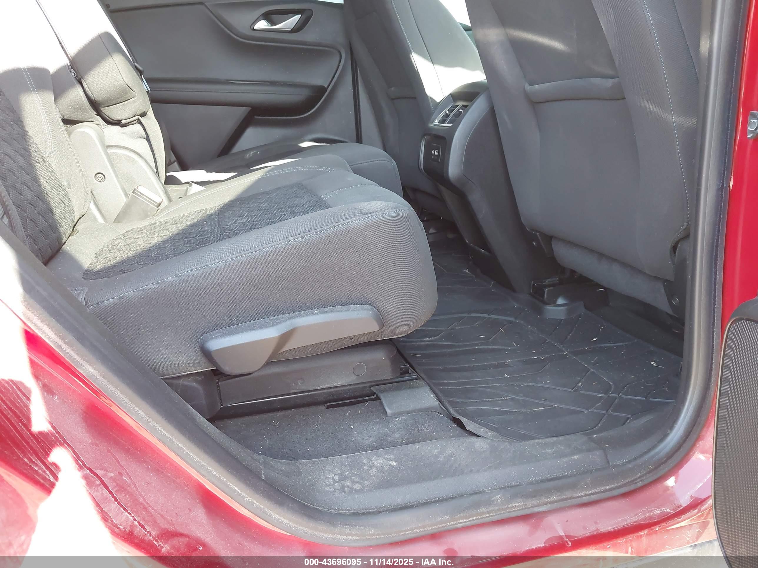 CHEVROLET BLAZER image 8