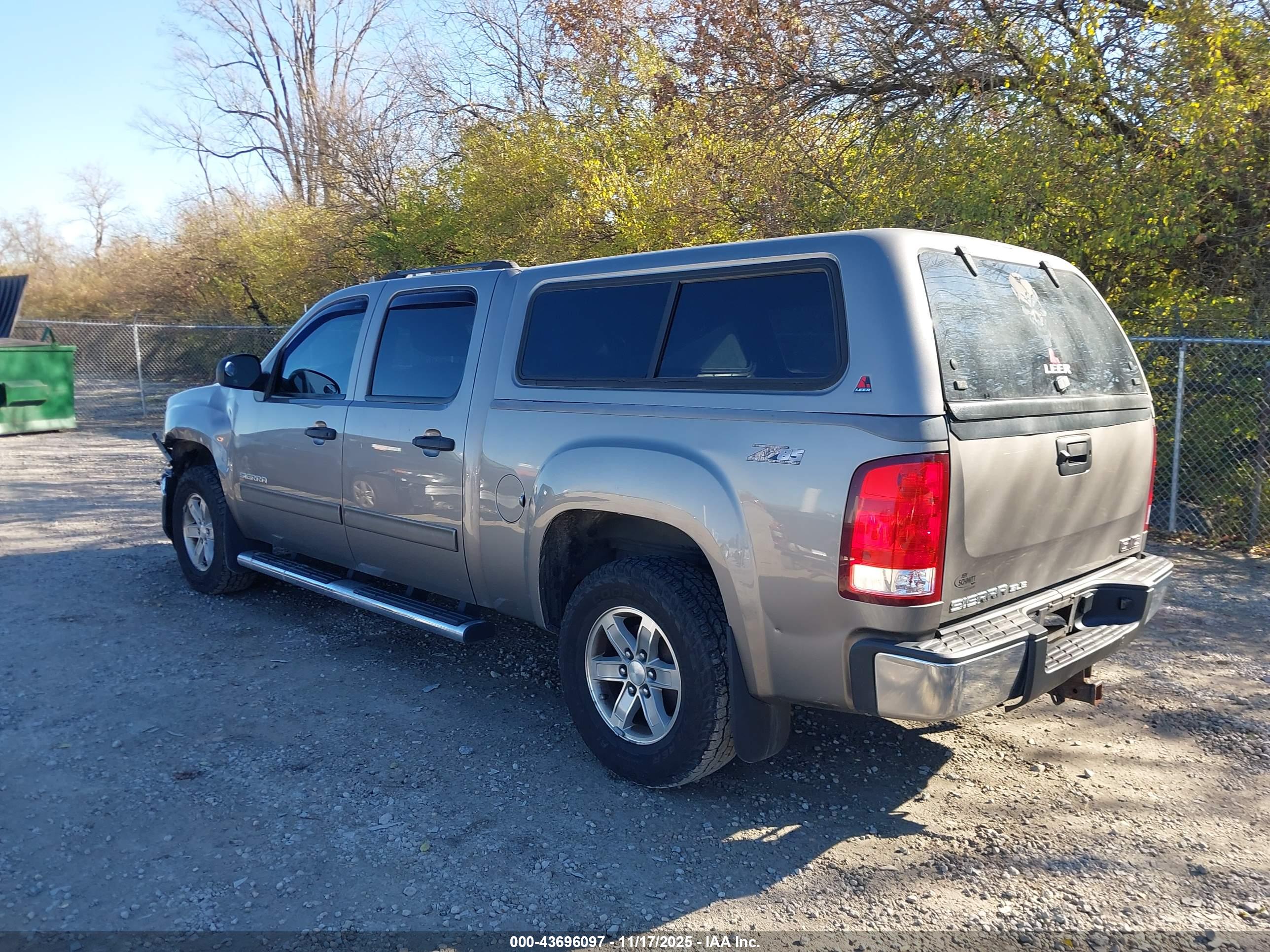 GMC SIERRA image 3