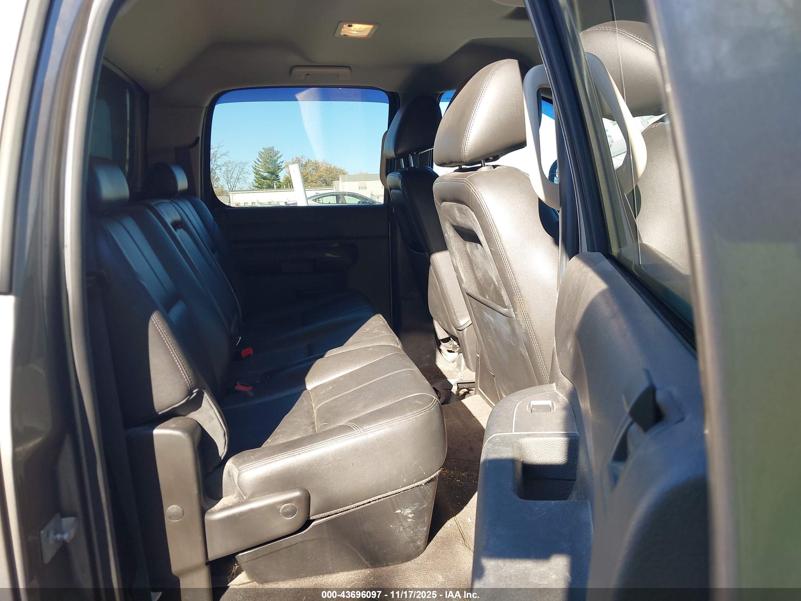 GMC SIERRA image 8