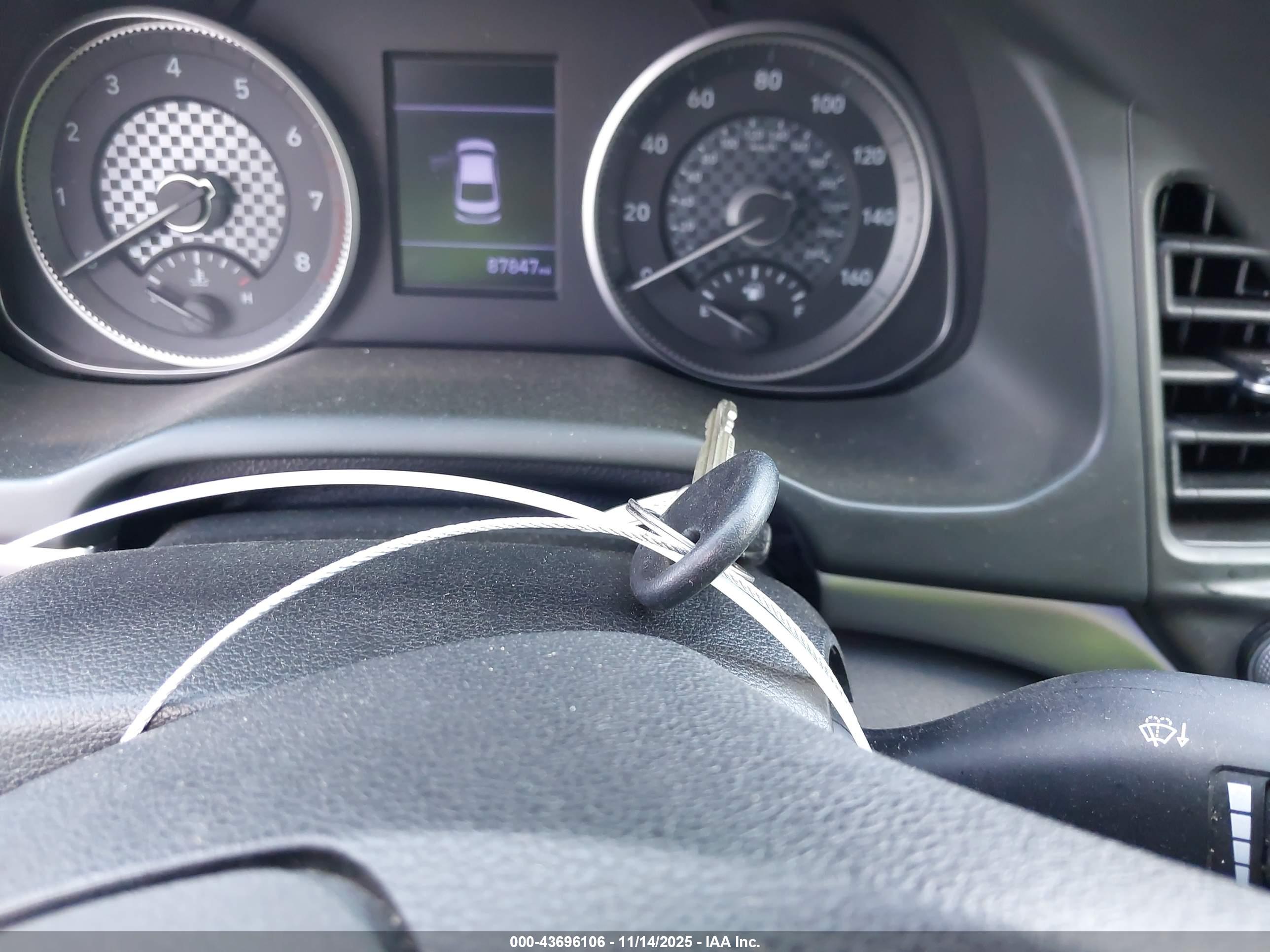 HYUNDAI ELANTRA image 11