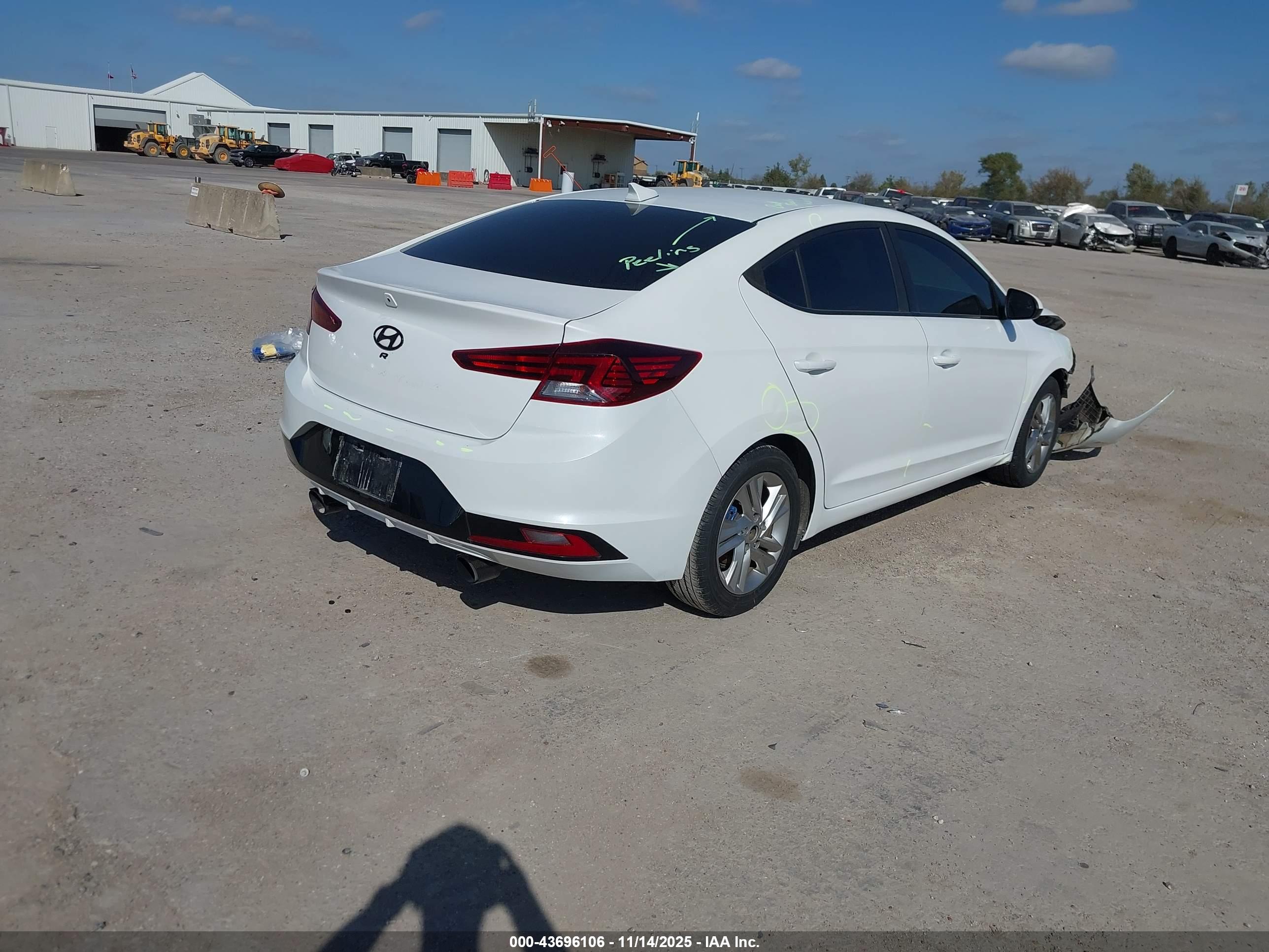 HYUNDAI ELANTRA image 4