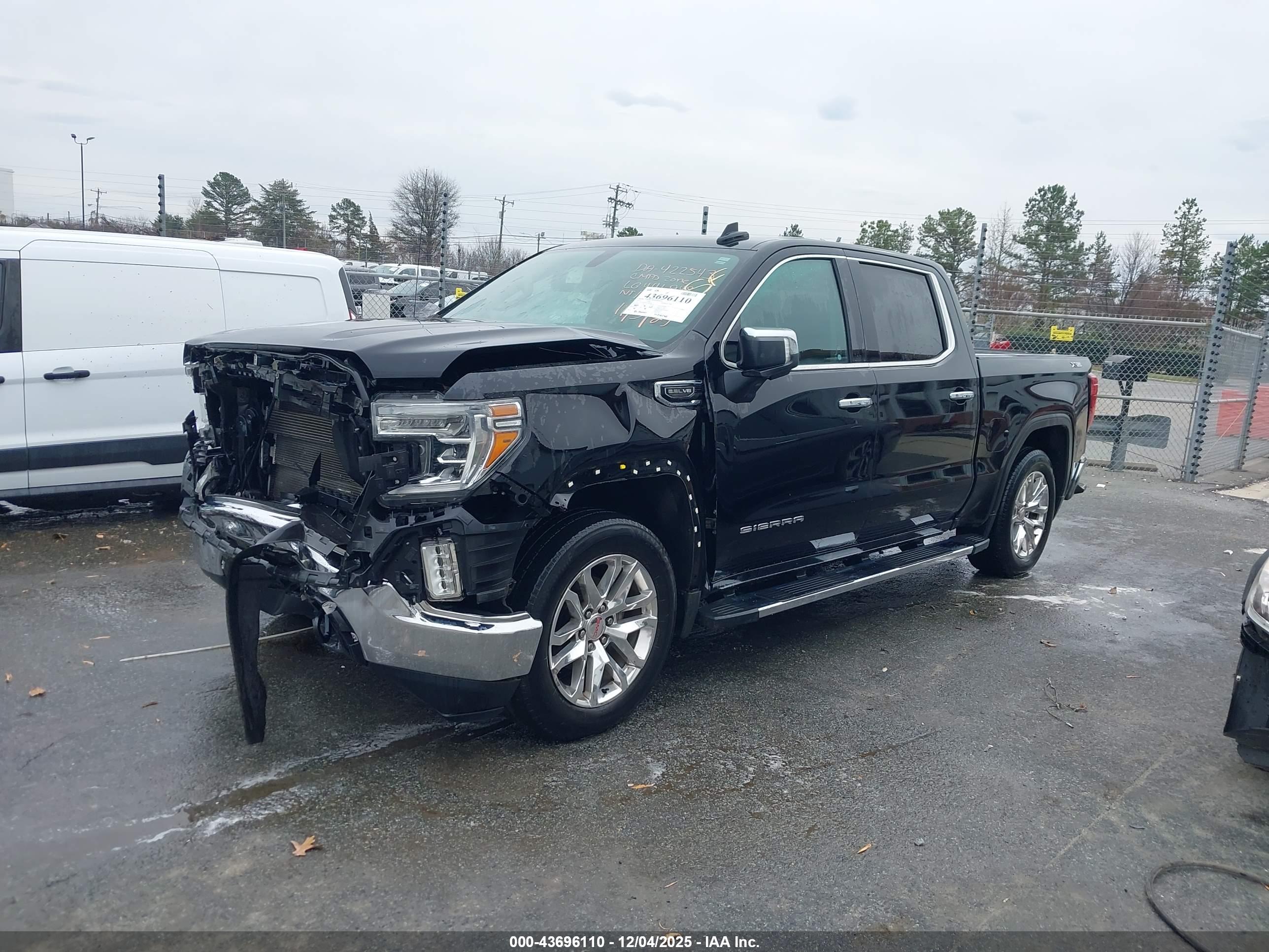 GMC SIERRA image 2