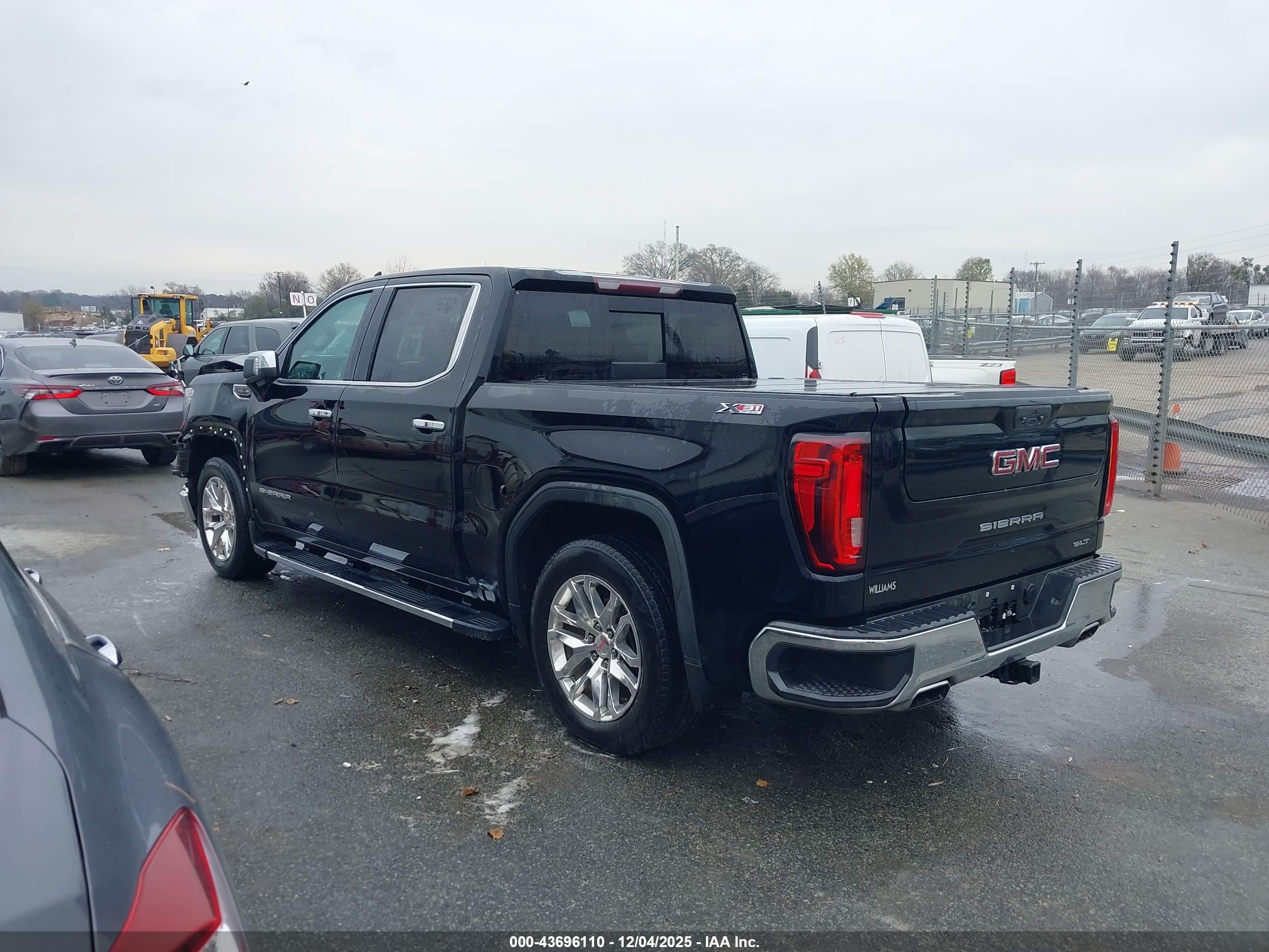 GMC SIERRA image 3
